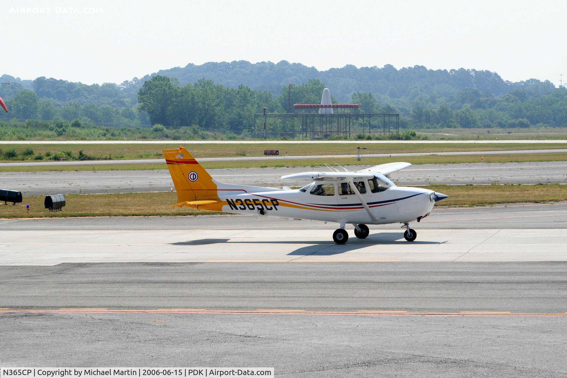 N365CP, 2001 Cessna 172S C/N 172S8838, Taxing to Runway 20L
