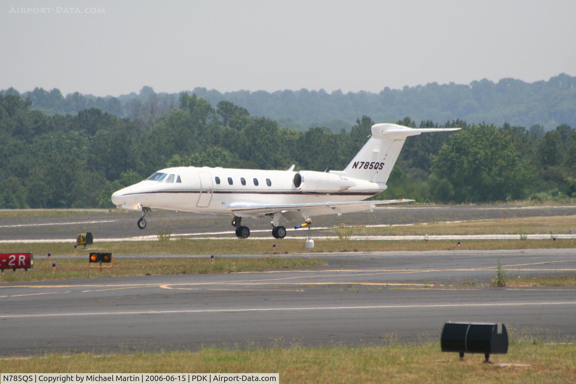 N785QS, 2007 Gulfstream Aerospace GV-SP (G550) C/N 5157, Landing 20R