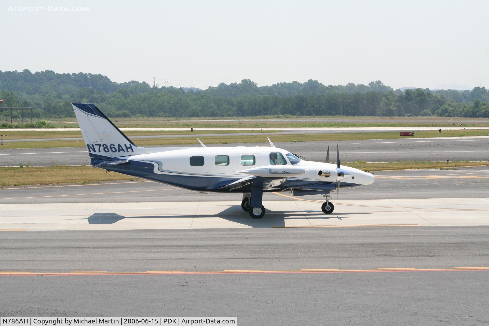 N786AH, 1978 Piper PA-31T C/N 31T-7820053, Taxing to Runway 20R