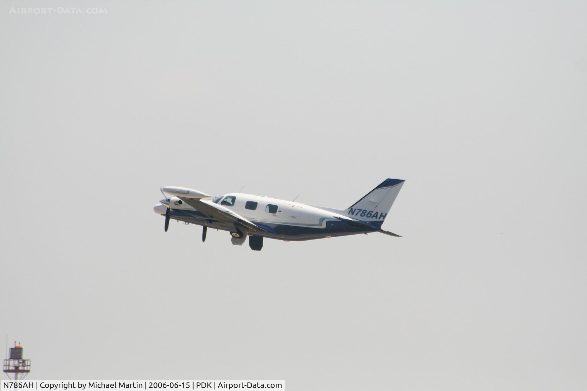 N786AH, 1978 Piper PA-31T C/N 31T-7820053, Departing 20R - Gear Up!
