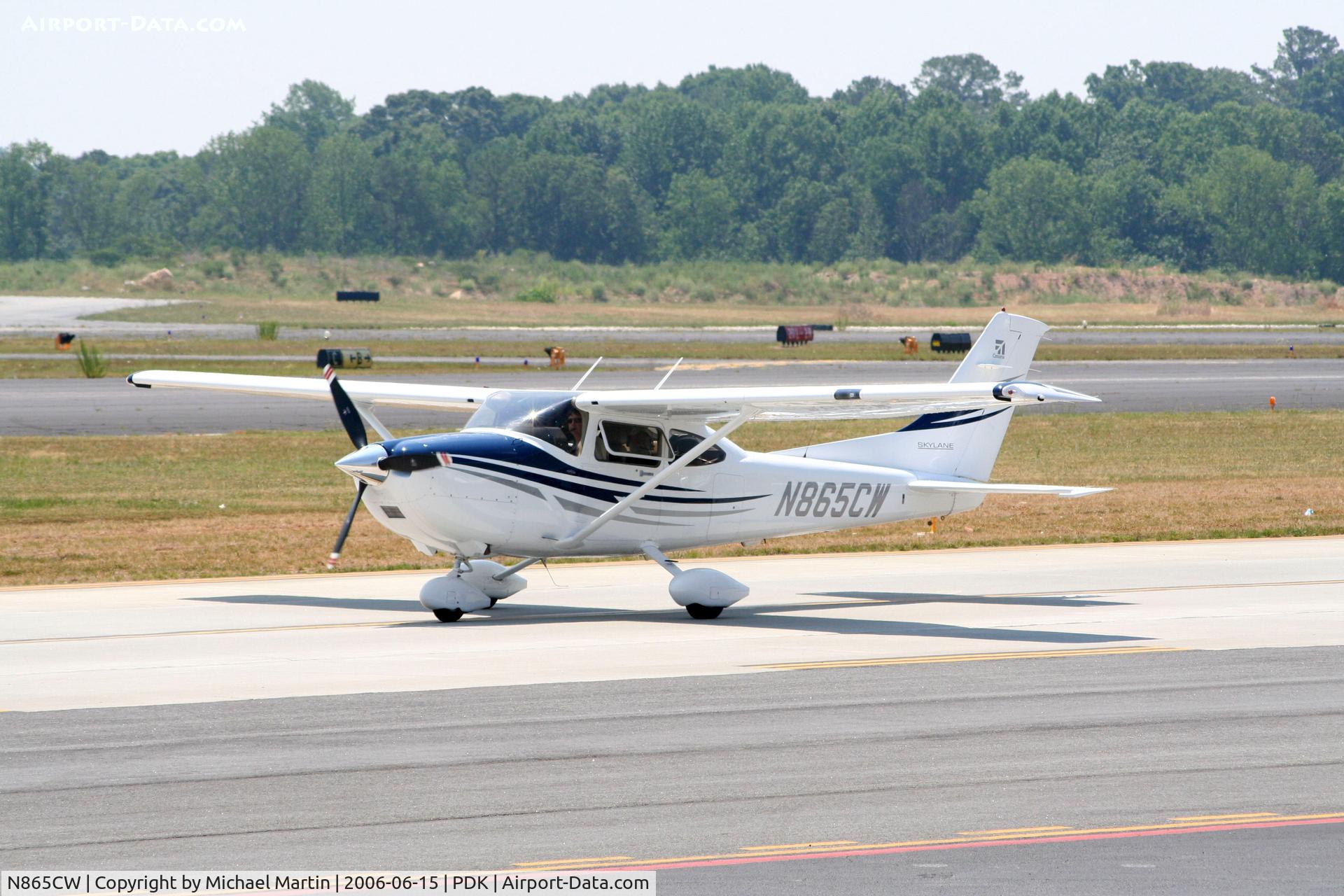 N865CW, 2005 Cessna 182T Skylane C/N 18281537, Taxing to tiedown