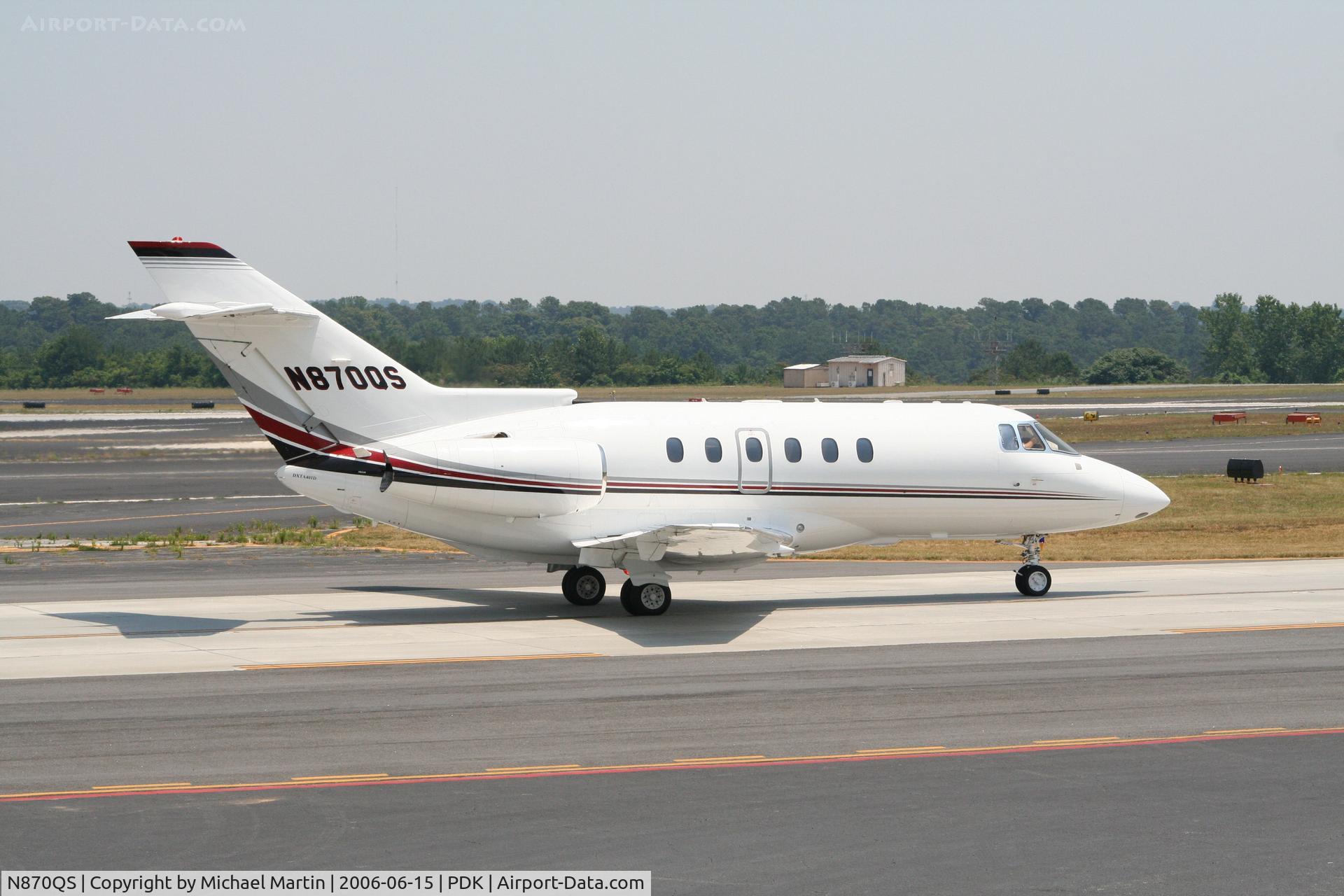 N870QS, 2005 Raytheon Hawker 800XP C/N 258732, Taxing to Runway 20L