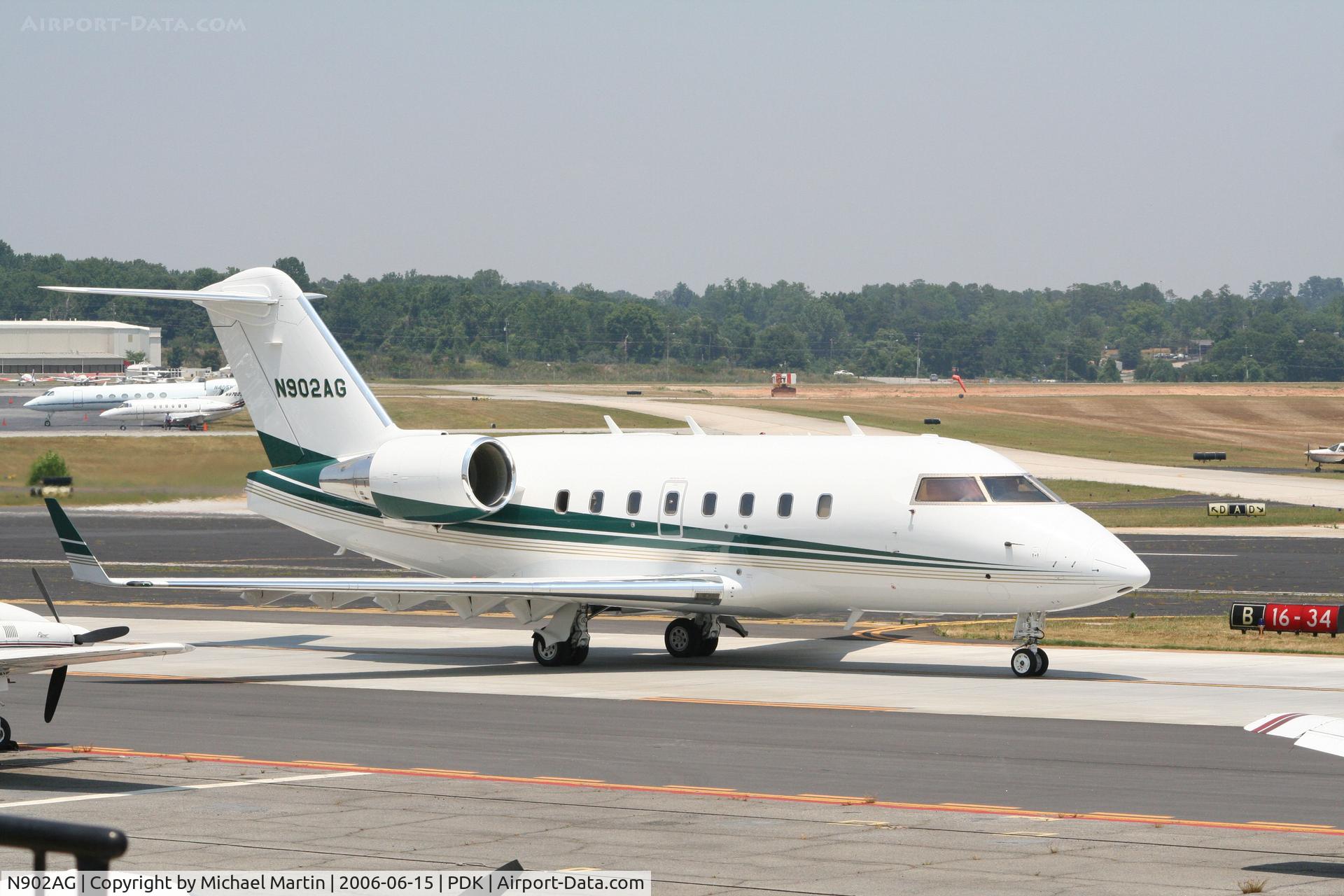 N902AG, 2001 Bombardier Challenger 604 (CL-600-2B16) C/N 5512, Taxing to Runway 20R