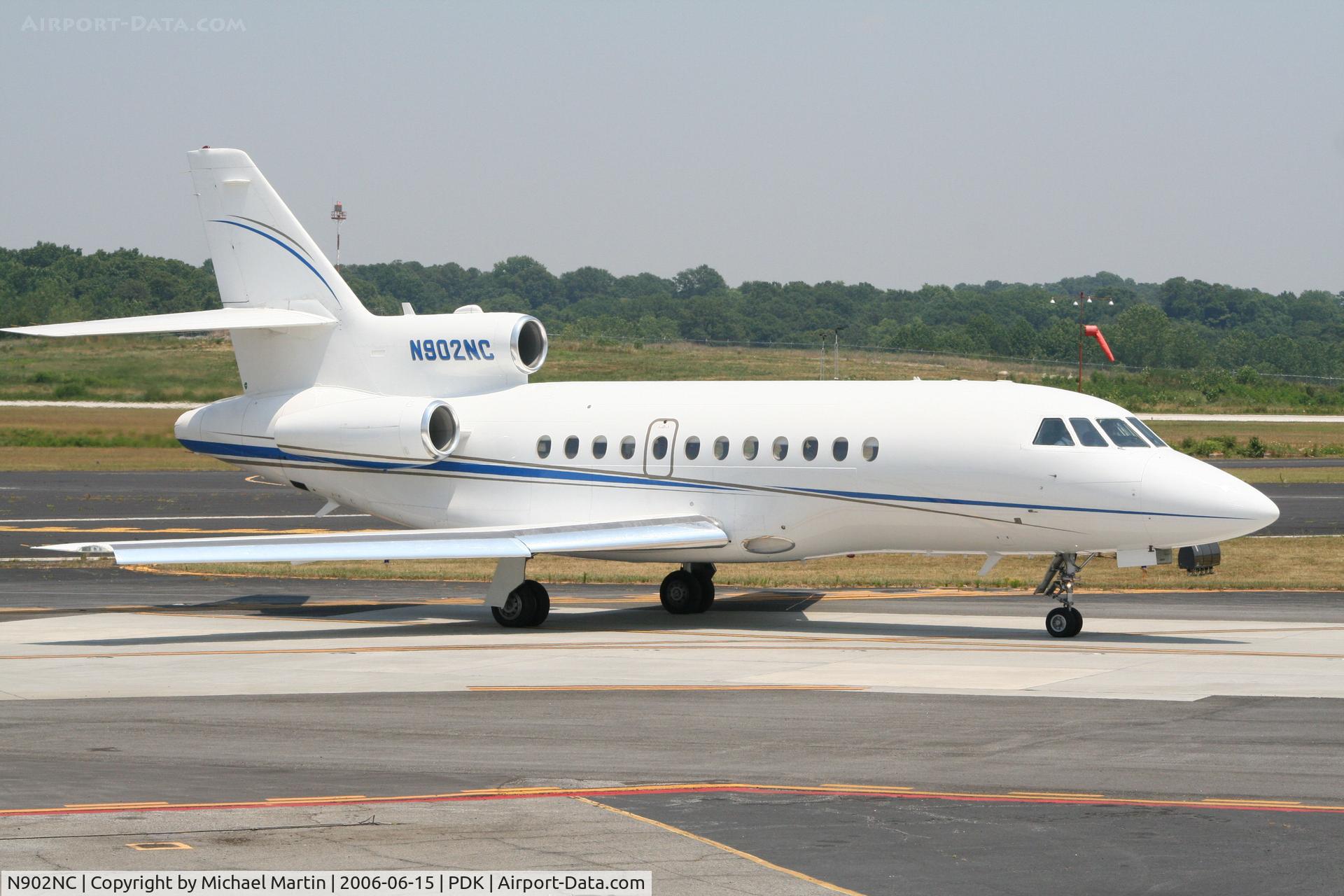 N902NC, 1994 Dassault Falcon 900B C/N 97, Taxing to Runway 20R