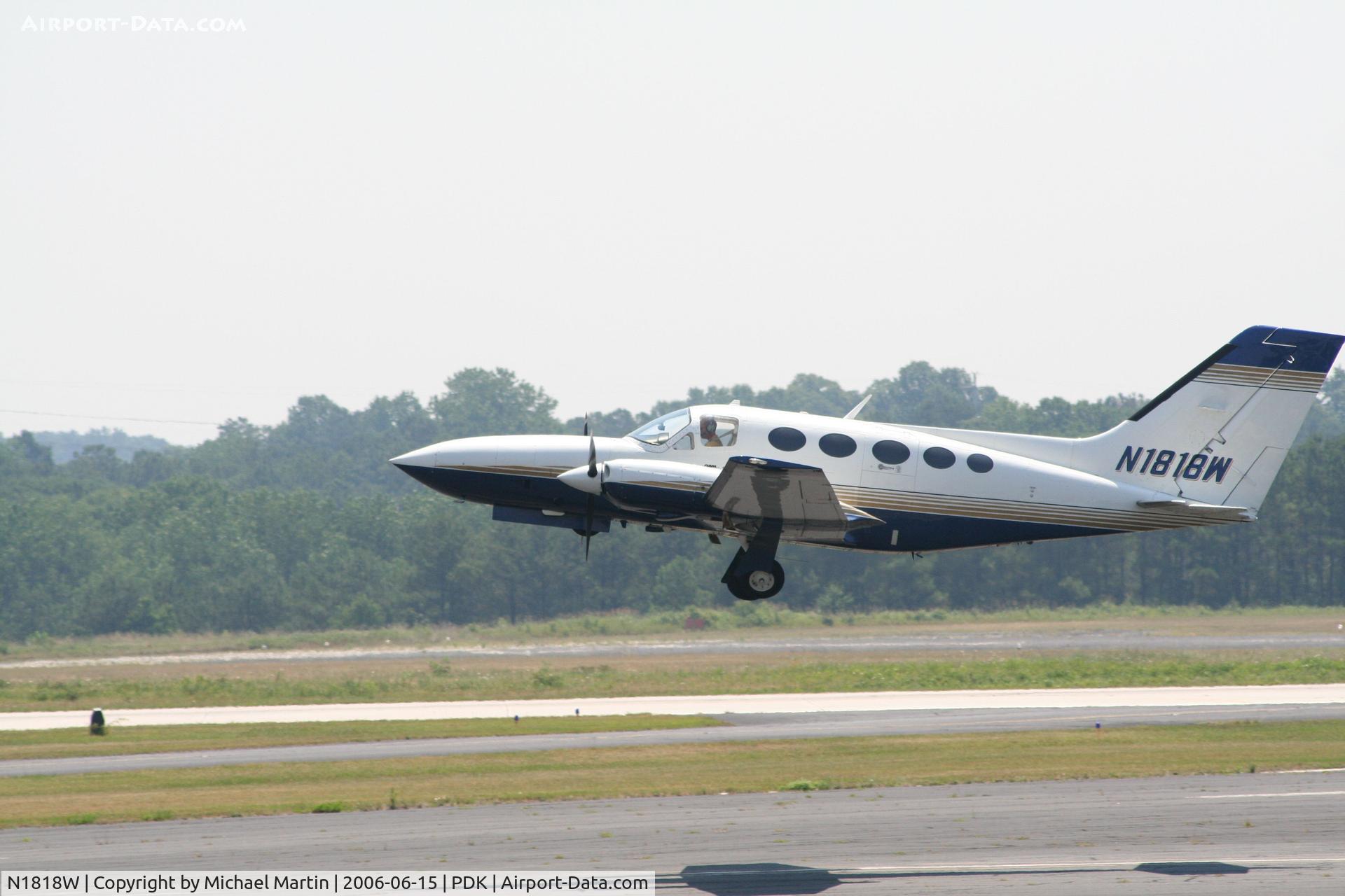 N1818W, Cessna 414A Chancellor C/N 414A0406, Departing Runway 20R