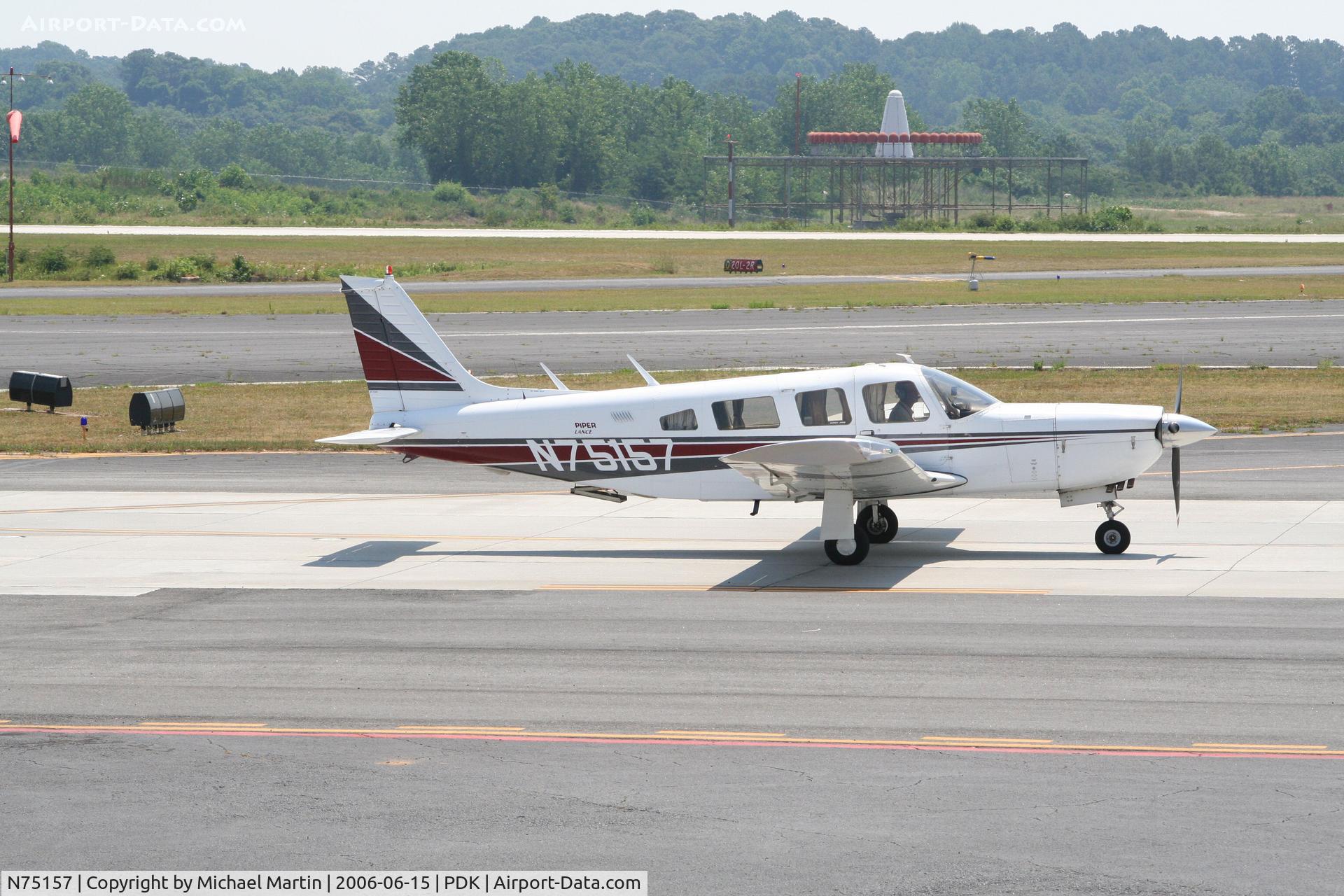N75157, 1976 Piper PA-32R-300 Cherokee Lance C/N 32R-7680273, Taxing to Runway 20L