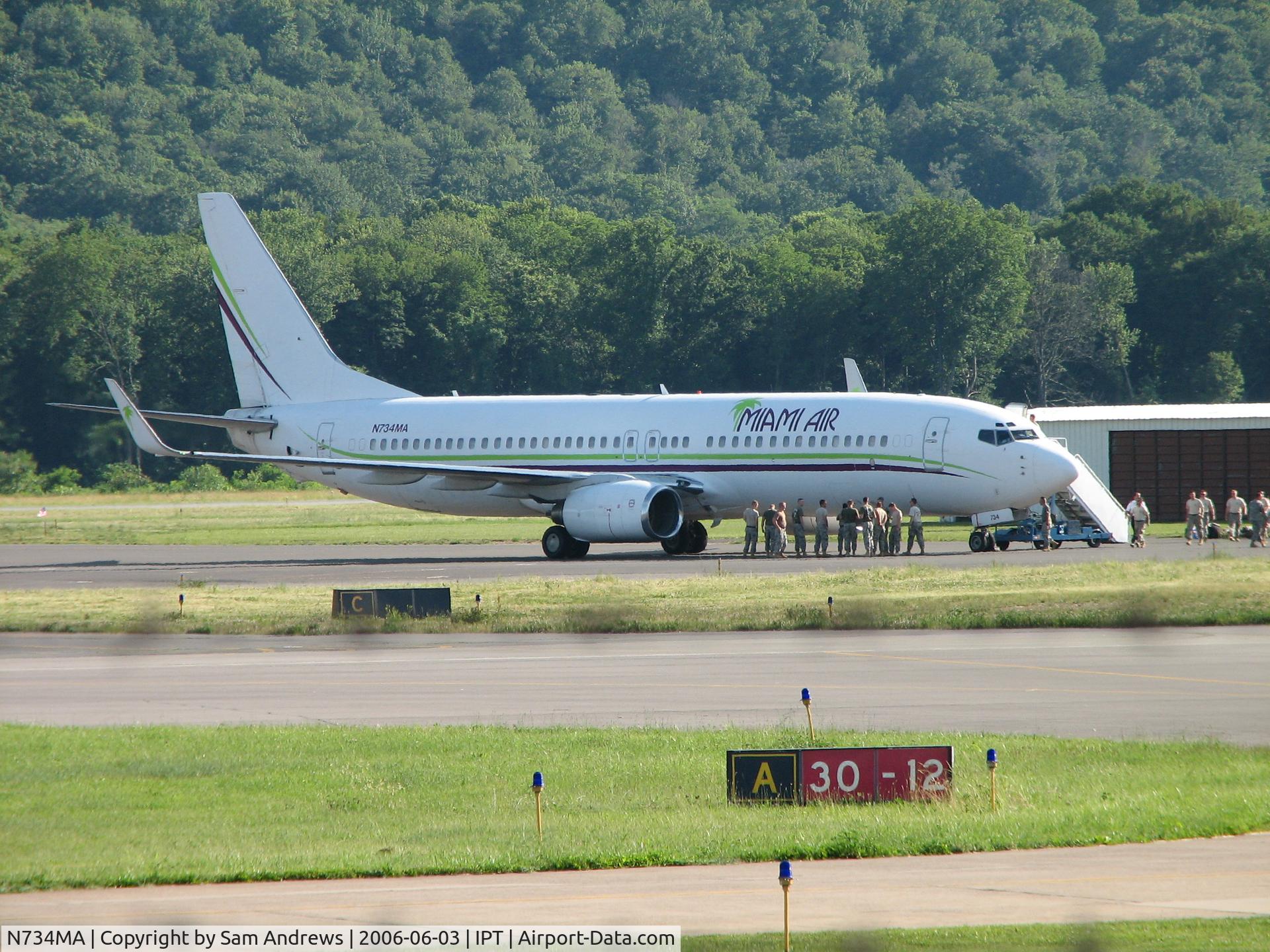 N734MA, 2000 Boeing 737-8Q8 C/N 30039, Just brought the fellas home from Iraq!  Sitting on the GA West ramp at IPT