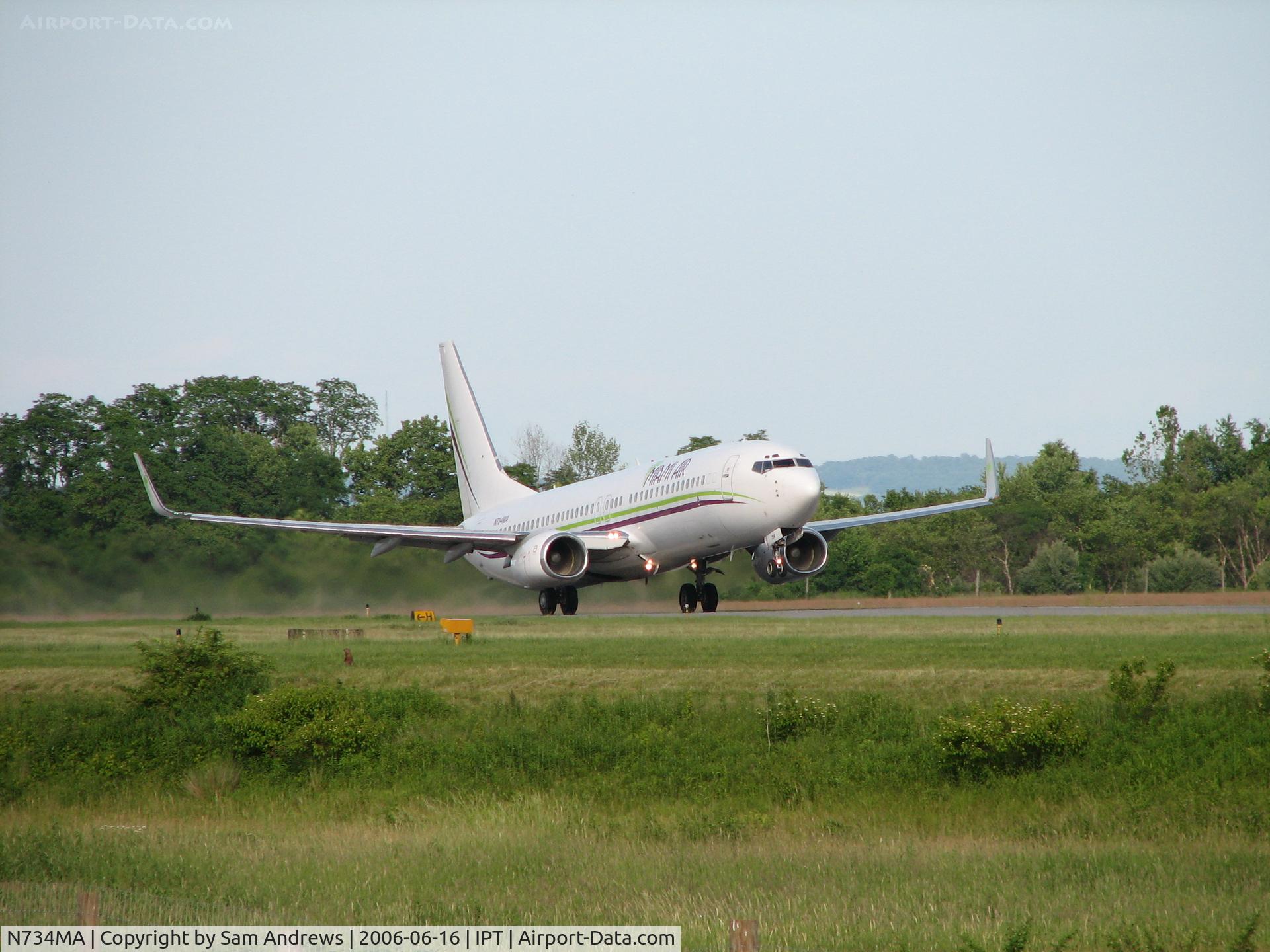 N734MA, 2000 Boeing 737-8Q8 C/N 30039, Rotation.  Leaving from RWY27 at IPT going to Pittsburg.