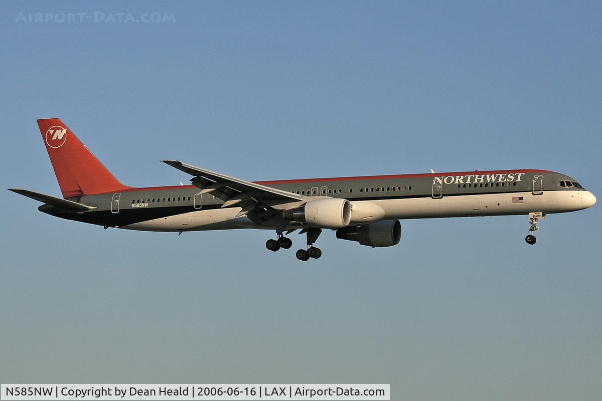 N585NW, 2002 Boeing 757-351 C/N 32985, In great evening light, Northwest Airlines N585NW (FLT NWA303) from Minneapolis St Paul Int'l (KMSP) on final approach to RWY 24R.