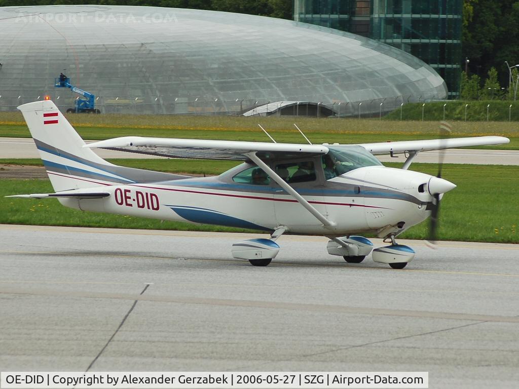 OE-DID, 1997 Cessna 182P Skylane C/N 18264446, Taxiing to runway 34 in front of the famous Hangar 7