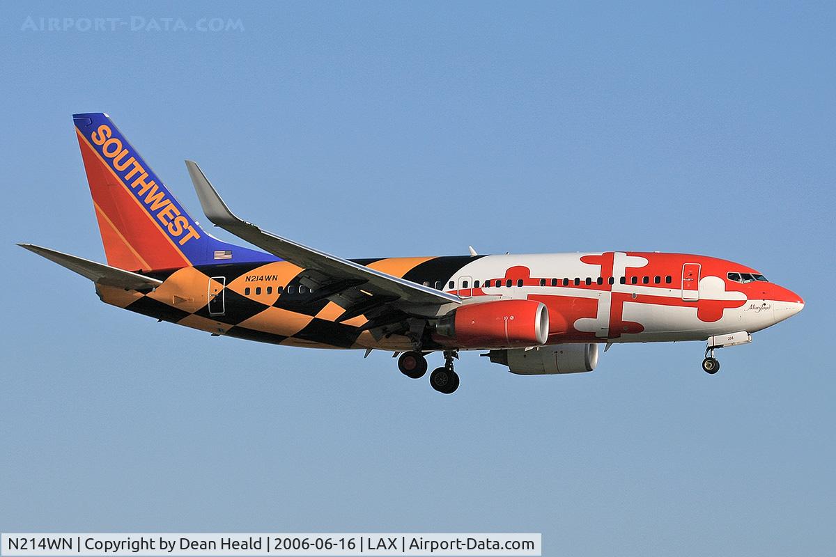N214WN, 2005 Boeing 737-7H4 C/N 32486, Southwest Airlines N214WN (FLT SWA496) from Tucson Int'l (KTUS) on final approach to RWY 24R.  Brad has a shot from Las Vegas of the left side of this plane, well... here is the right side at LAX.