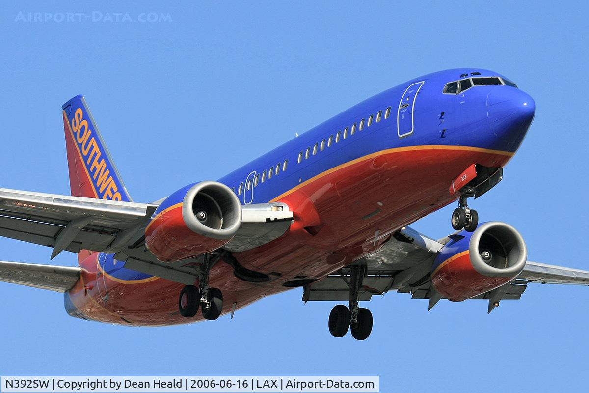 N392SW, 1994 Boeing 737-3H4 C/N 27379, Southwest Airlines N392SW (FLT SWA236) from Sacramento Int'l (KSMF) on final approach to RWY 24R.