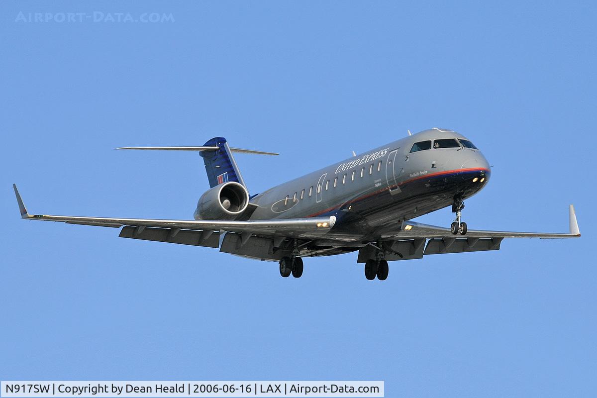 N917SW, 2002 Canadair CRJ-200LR (CL-600-2B19) C/N 7641, United Express (operated by Sky West Airlines) N917SW (FLT SKW6507) from Metropolitan Oakland Int'l (KOAK) on final approach to RWY 24R.