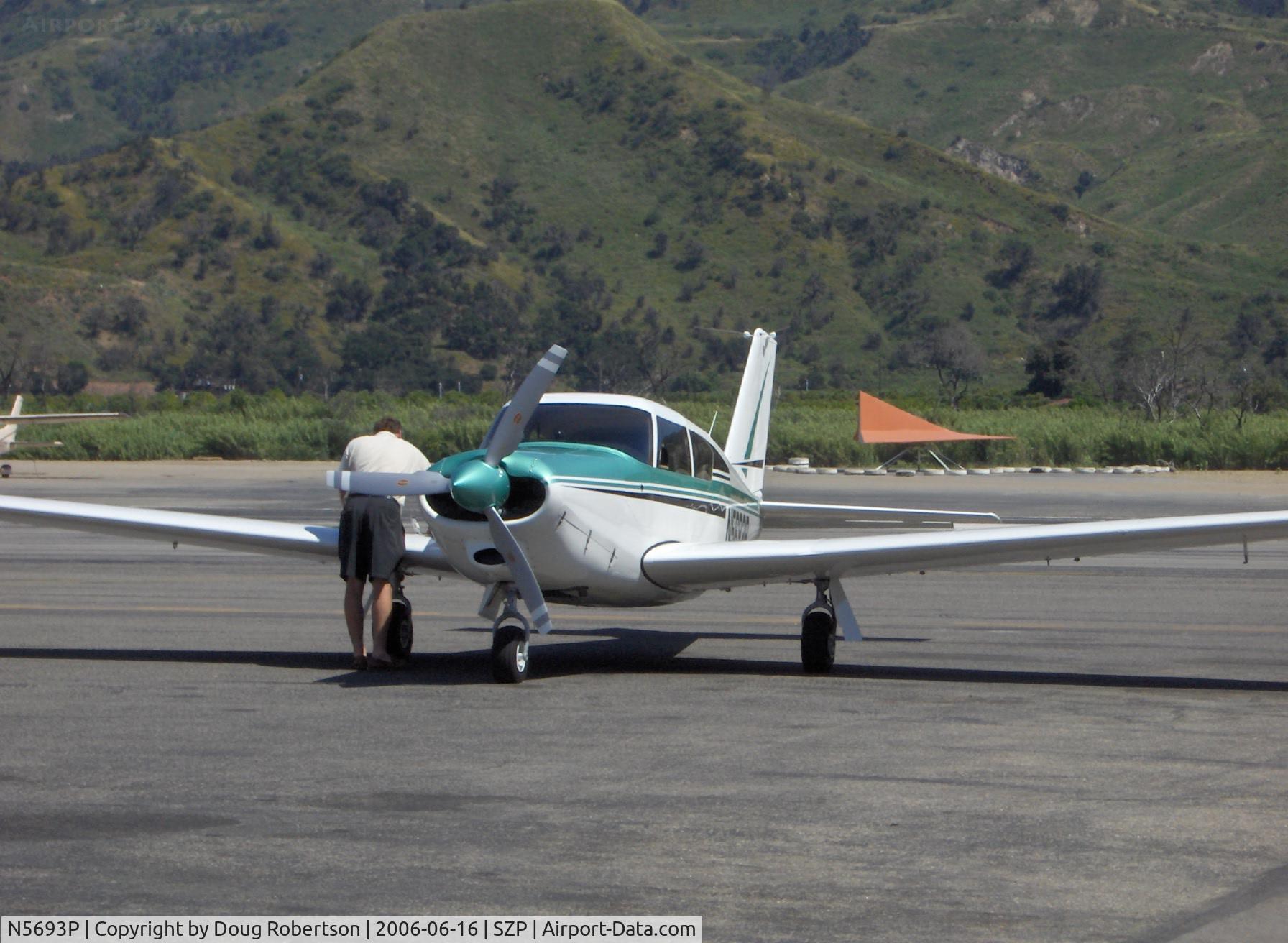 N5693P, 1959 Piper PA-24-250 Comanche C/N 24-766, 1959 Piper PA-24-250 COMANCHE, Lycoming O-540-A1A5 250 Hp, refueling