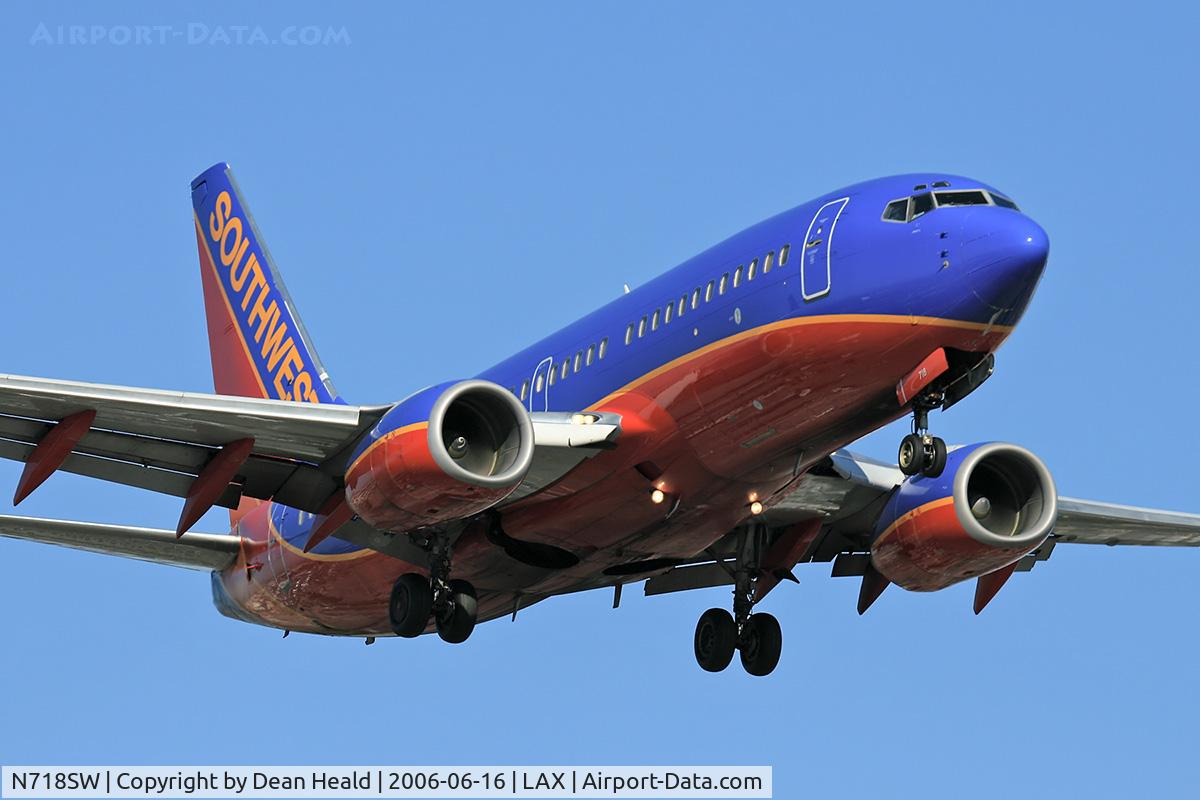N718SW, 1998 Boeing 737-7H4 C/N 27852, Southwest Airlines N718SW (FLT SWA988) from Metropolitan Oakland Int'l (KOAK) on final approach to RWY 24R.