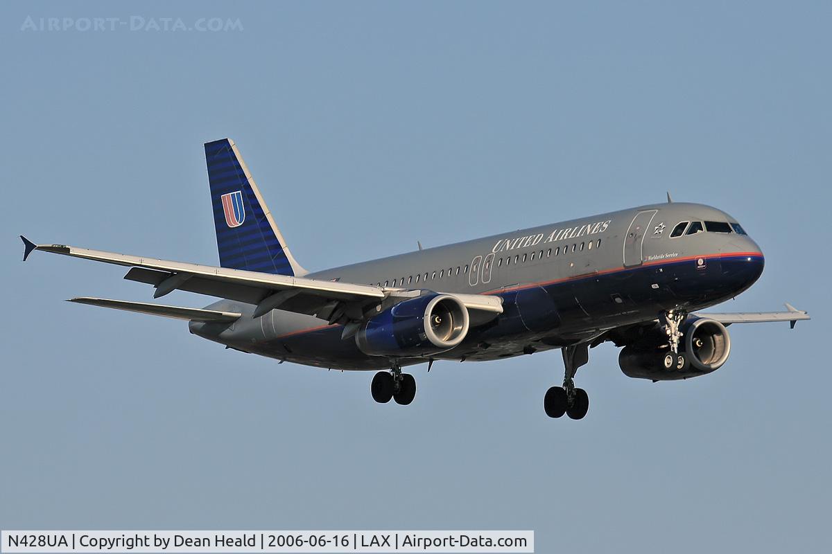 N428UA, 1995 Airbus A320-232 C/N 523, United Airlines N428UA (FLT UAL221) from Washington Dulles Int'l (KIAD) on final approach to RWY 24R.
