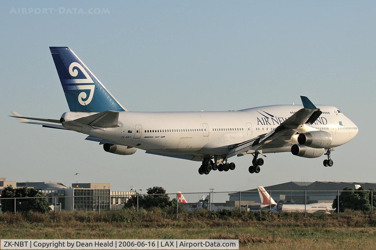 ZK-NBT, 1990 Boeing 747-419 C/N 24855, Air New Zealand ZK-NBT (FLT ANZ1) from London Heathrow (EGLL) seconds from touchdown on RWY 24R.