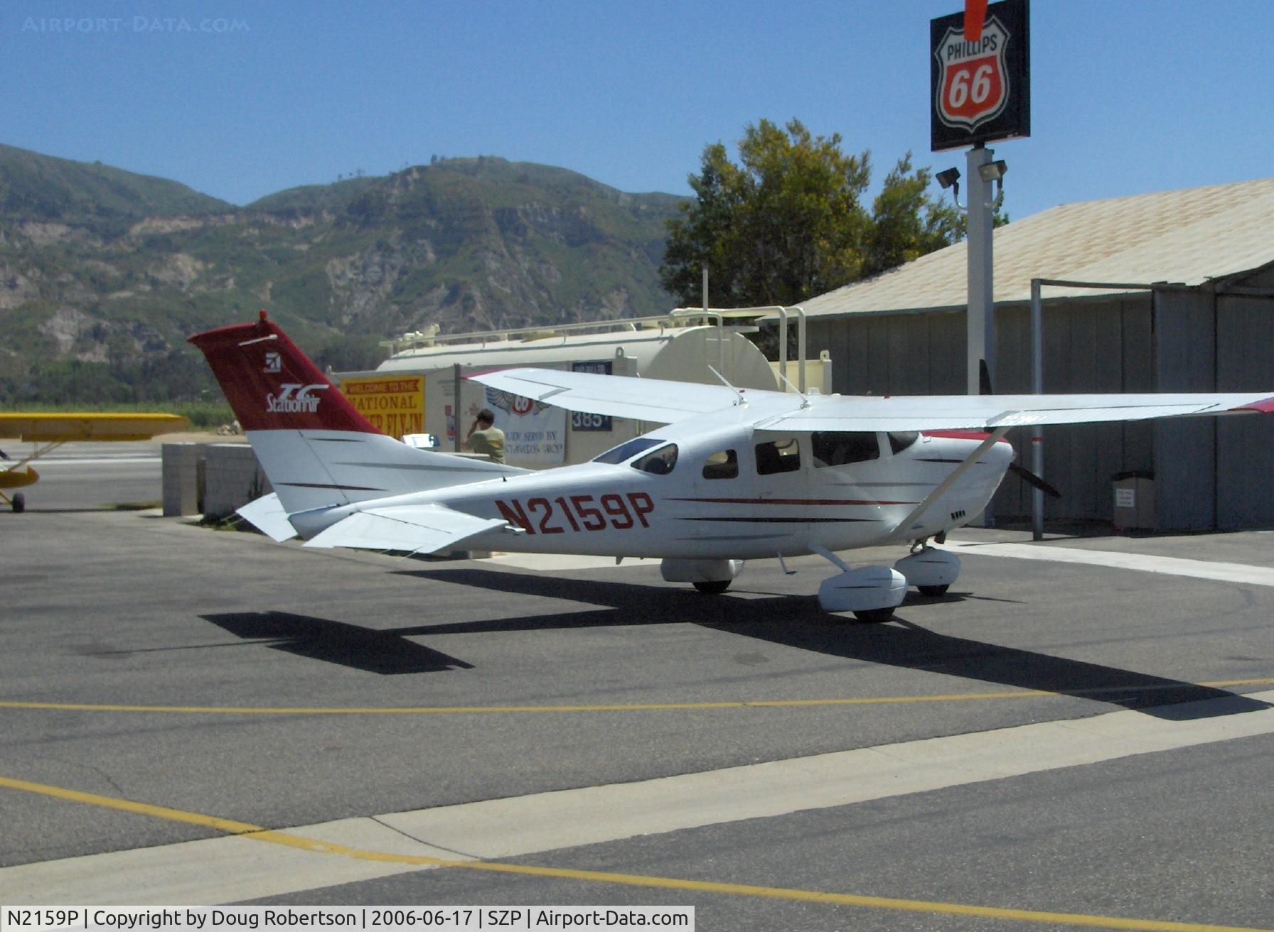 N2159P, 2003 Cessna T206H Turbo Stationair C/N T20608432, 2003 Cessna T206H STATIONAIR TC, Lycoming TIO-540, refueling