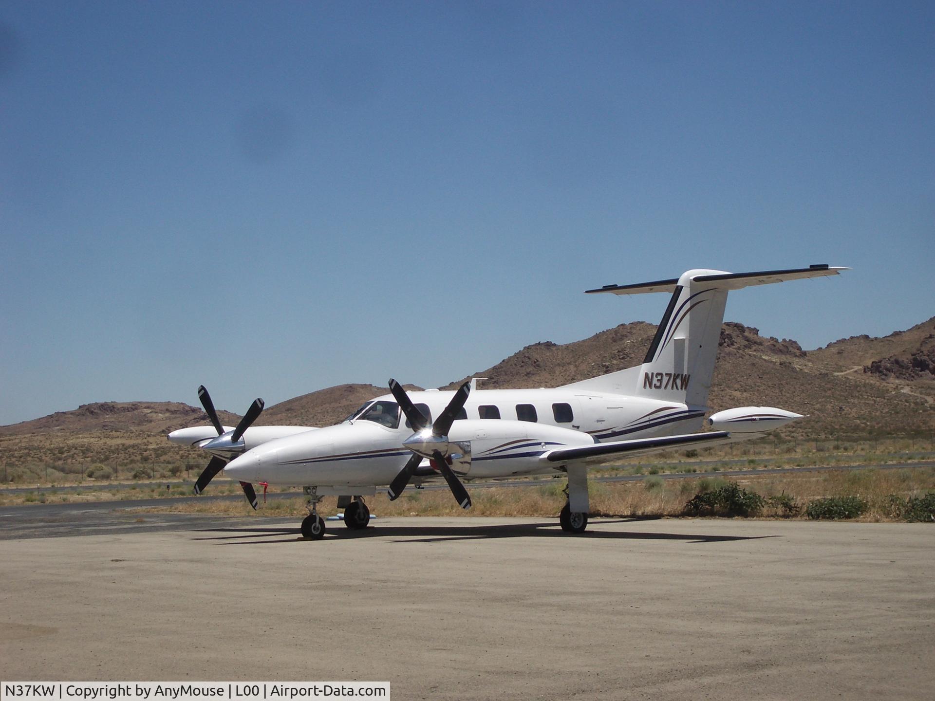 N37KW, 1989 Piper PA-42-1000 Cheyenne 400LS C/N 42-5527039, Parked at L00