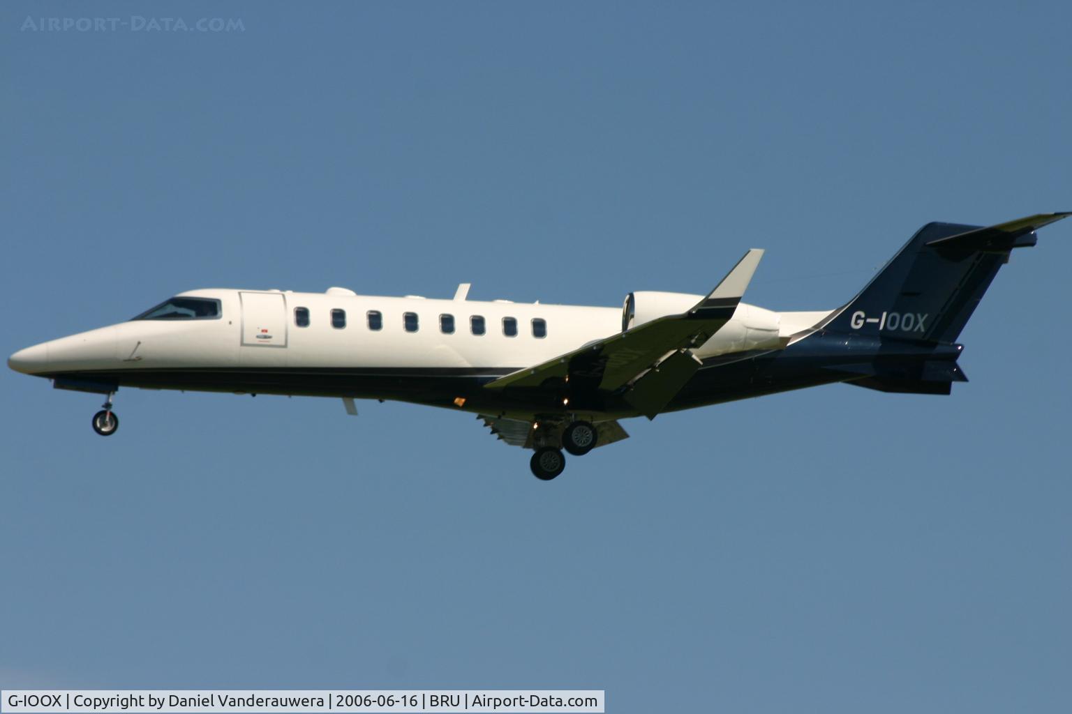 G-IOOX, 2004 Learjet 45 C/N 45-243, arrival on rwy 25L