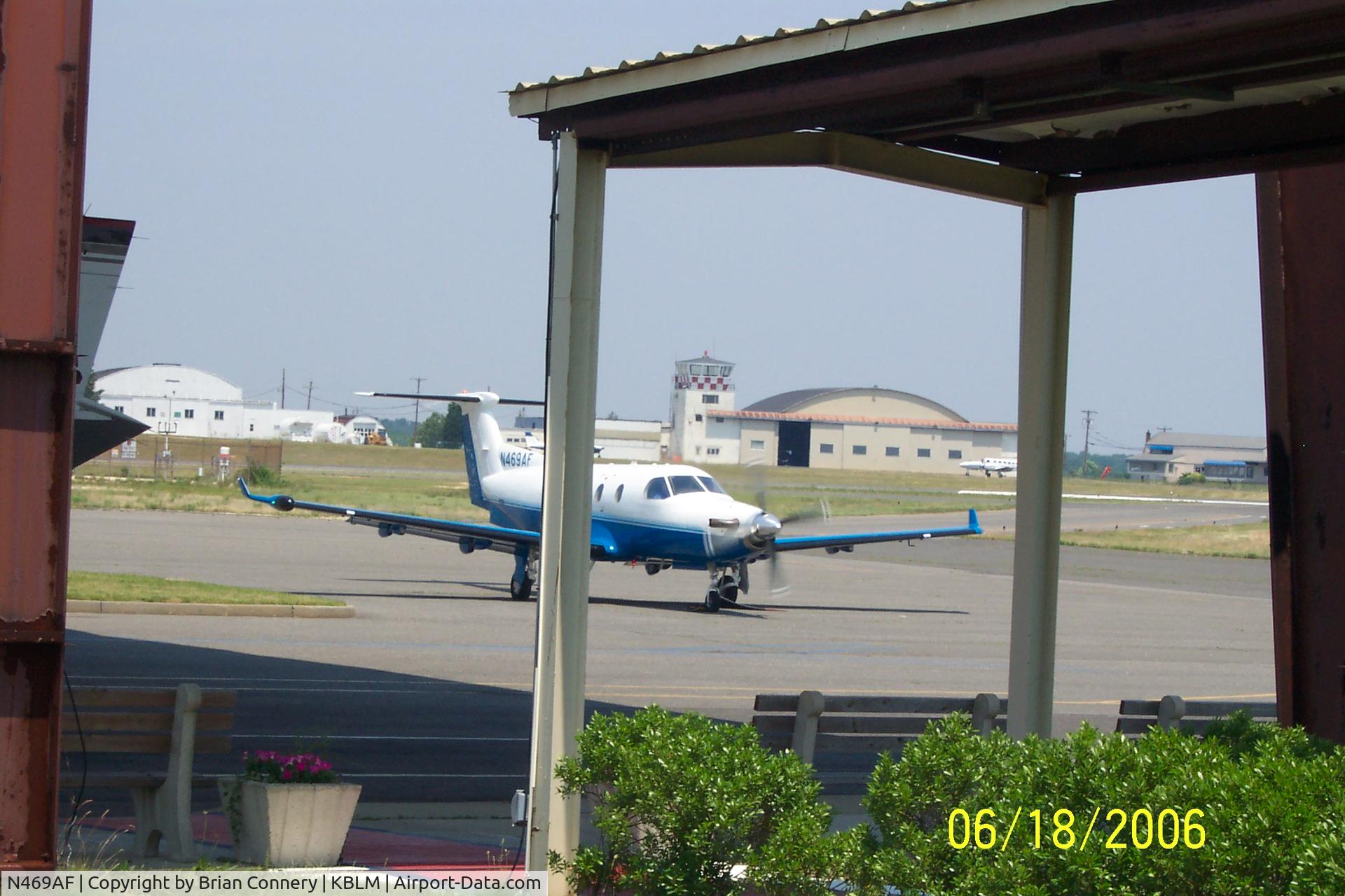 N469AF, 2002 Pilatus PC-12/45 C/N 469, On the ramp at KBLM