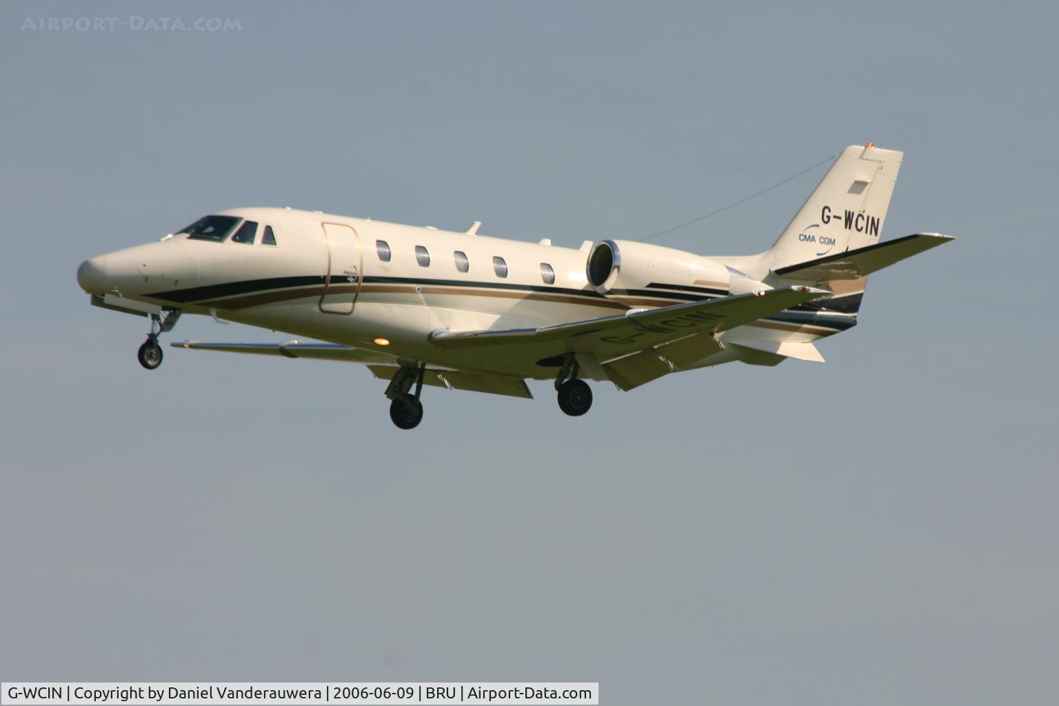 G-WCIN, 2000 Cessna 560XL Citation Excel C/N 560-5088, short before landing on rwy 25L