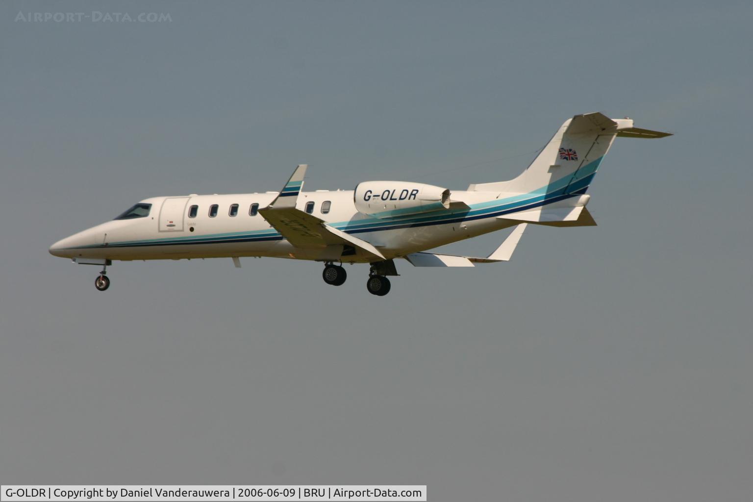 G-OLDR, 2001 Learjet 45 C/N 45-161, short to land on rwy 25L