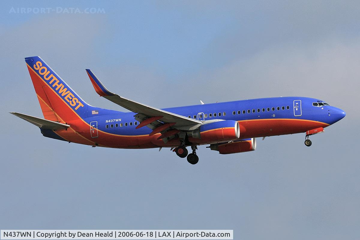 N437WN, 2003 Boeing 737-7H4 C/N 29832, Southwest Airlines N437WN (FLT SWA217) from William P Hobby (KHOU) - Houston, TX - on final approach to RWY 24R.