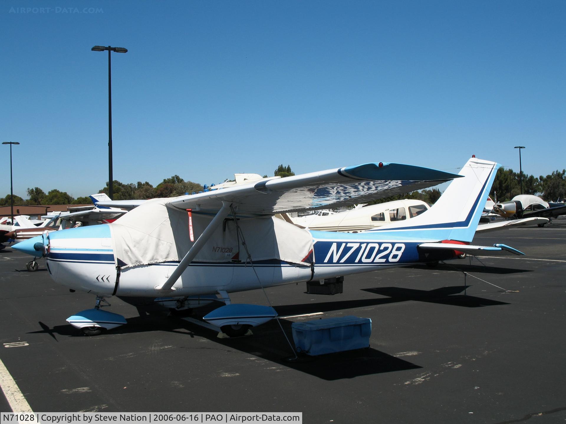 N71028, 1968 Cessna 182M Skylane C/N 18259462, 1968 Cessna 182M with cockpit cover @ Palo Alto Airport, CA
