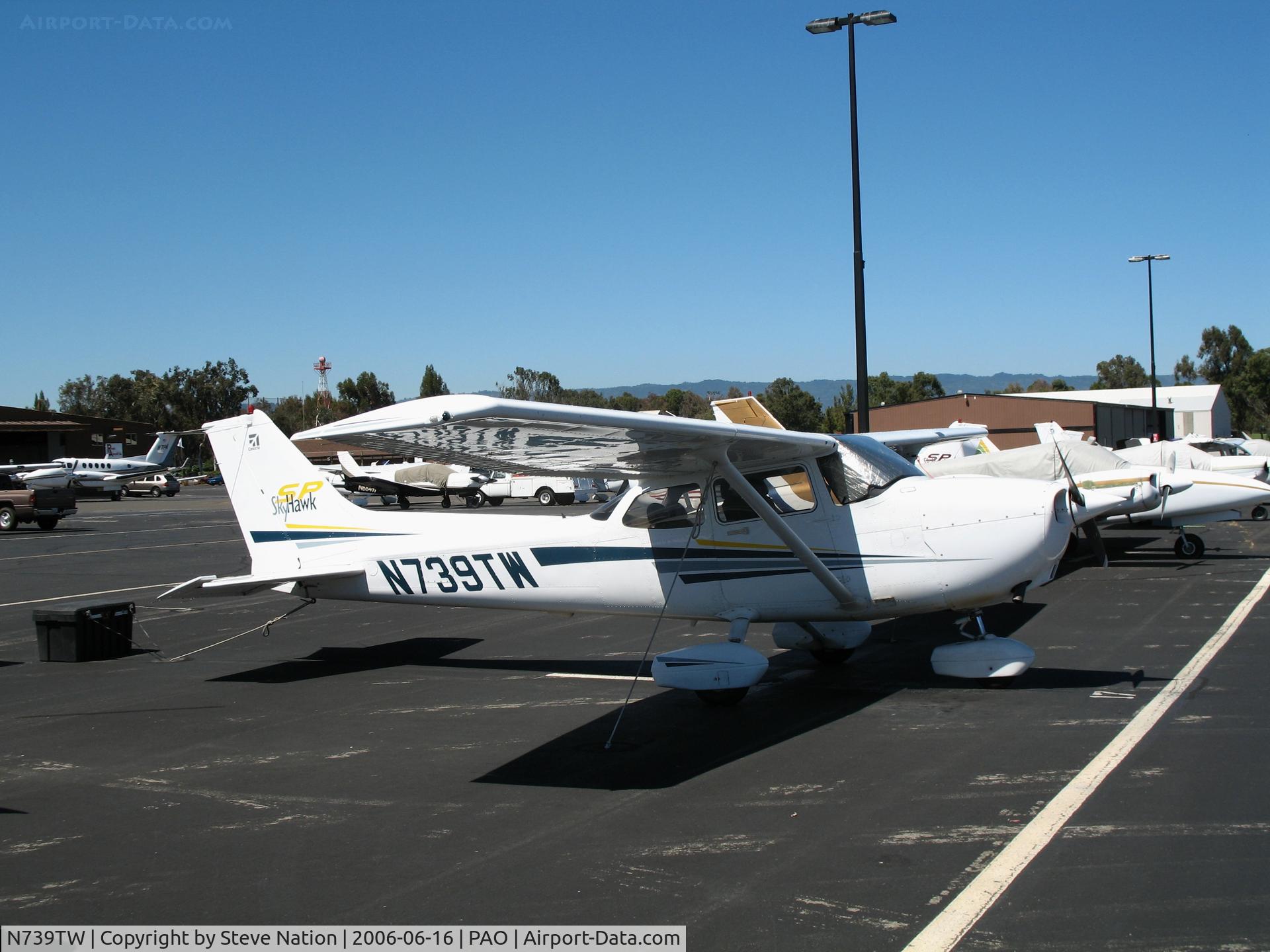 N739TW, 2002 Cessna 172S C/N 172S9073, AvioLease LLC 2002 Cessna 172S @ Palo Alto Airport, CA (old 707-331 registration!)