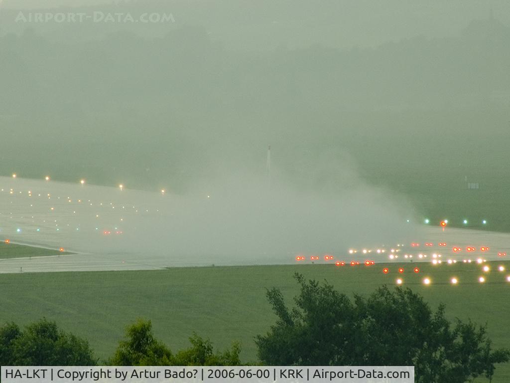 HA-LKT, 1998 Boeing 737-33V C/N 29335, Sky Europe - start in rain