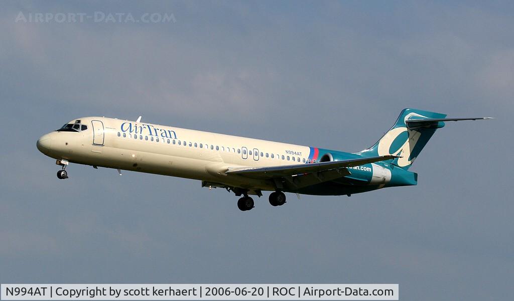 N994AT, 2002 Boeing 717-200 C/N 55138, landing 04