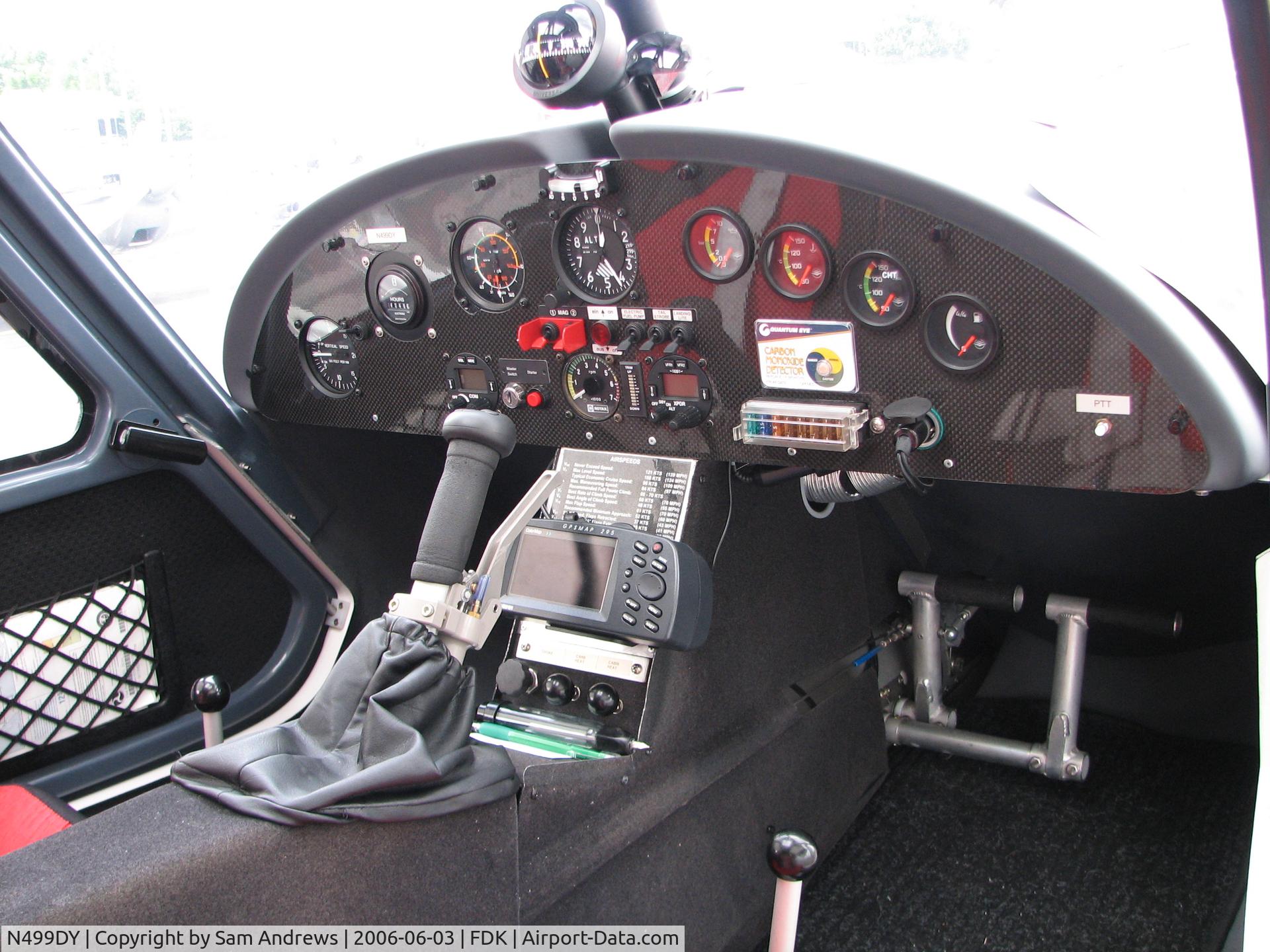 N499DY, 2005 Comco Ikarus C42 C/N 0501-6649, And the cockpit.