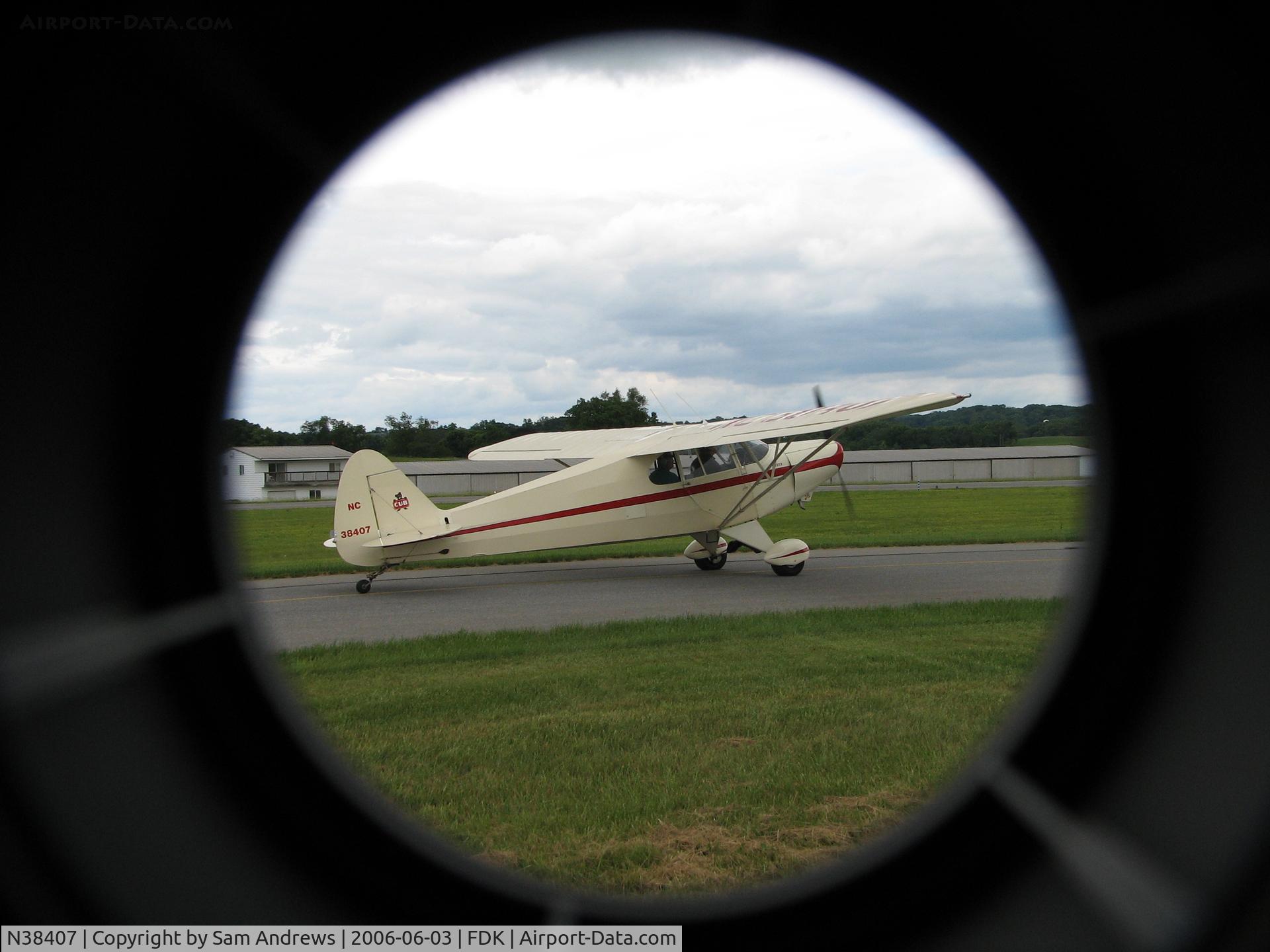 N38407, 1941 Piper J5A Cub Cruiser C/N 5-958, taxiing to rwy30 at the 2006 AOPA Fly-in.