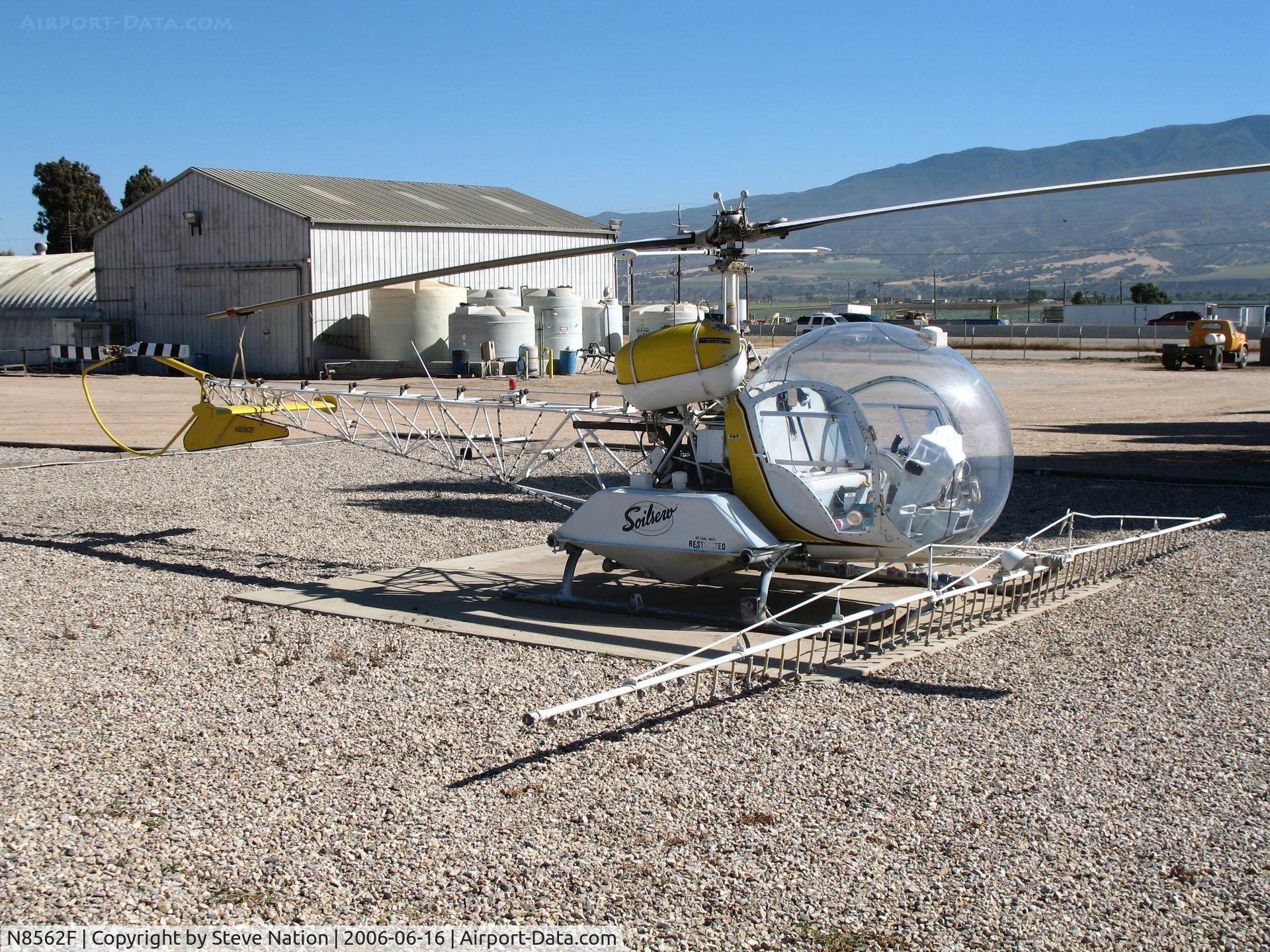 N8562F, 1966 Bell 47G-5 C/N 7806, Soilserv (old colors) 1966 Bell 47G-5 sprayer @ Soilserv Soledad Base (Hwy 101), CA