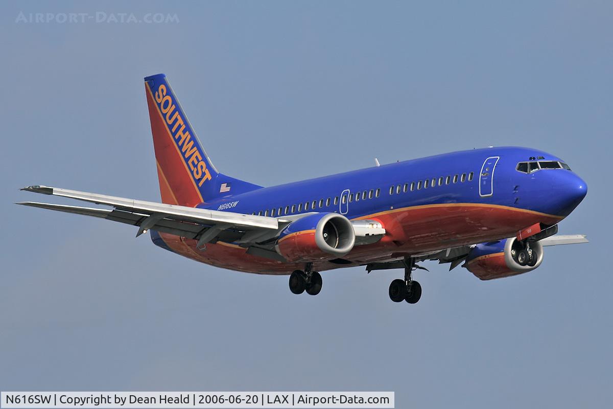 N616SW, 1995 Boeing 737-3H4 C/N 27699, Southwest Airlines N616SW (FLT SWA756) from Norman Y Mineta San Jose Int'l (KSJC) on final approach to RWY 24R.