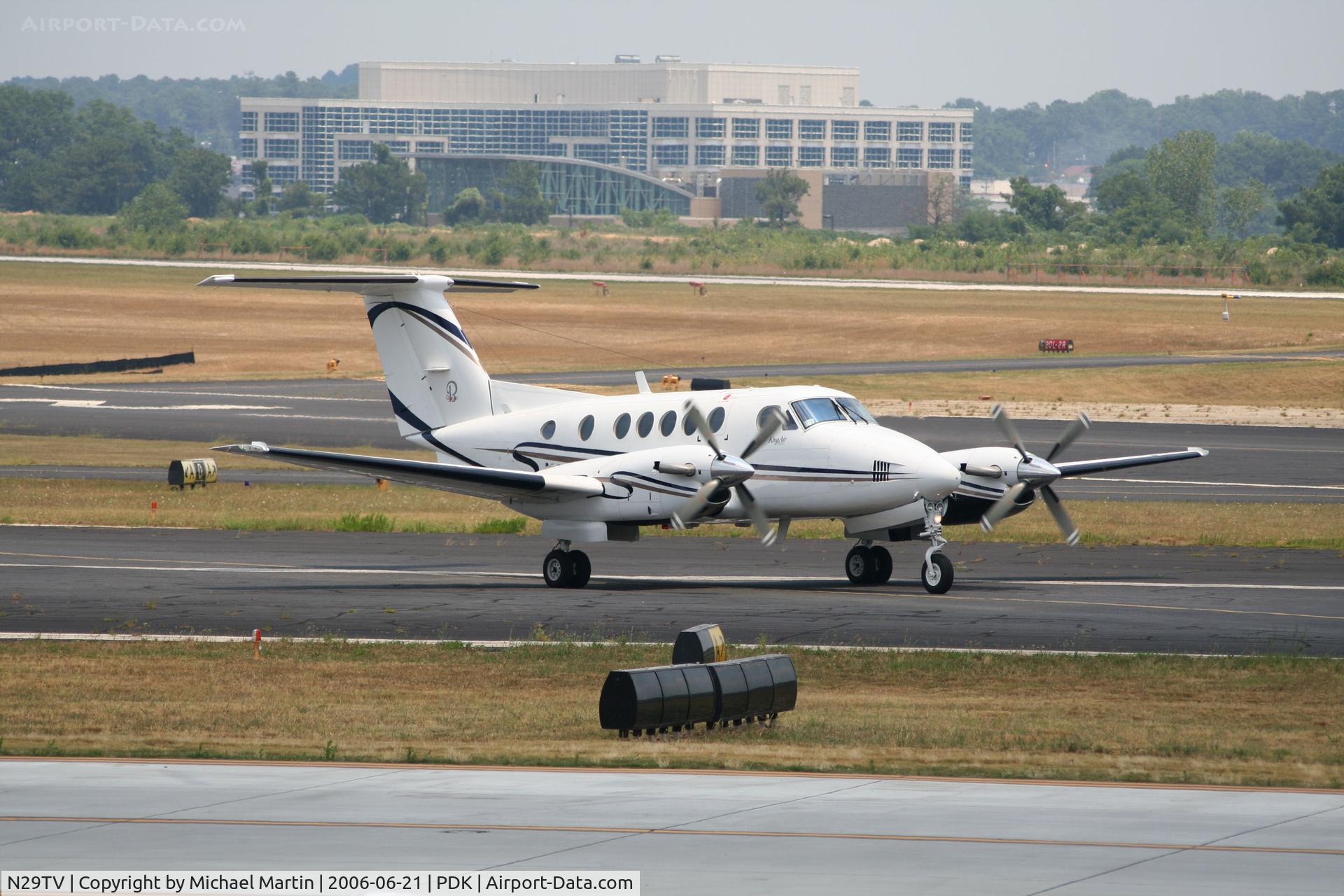N29TV, 1983 Beech B200 King Air C/N BB-1138, Taxing to Mercury Air Center