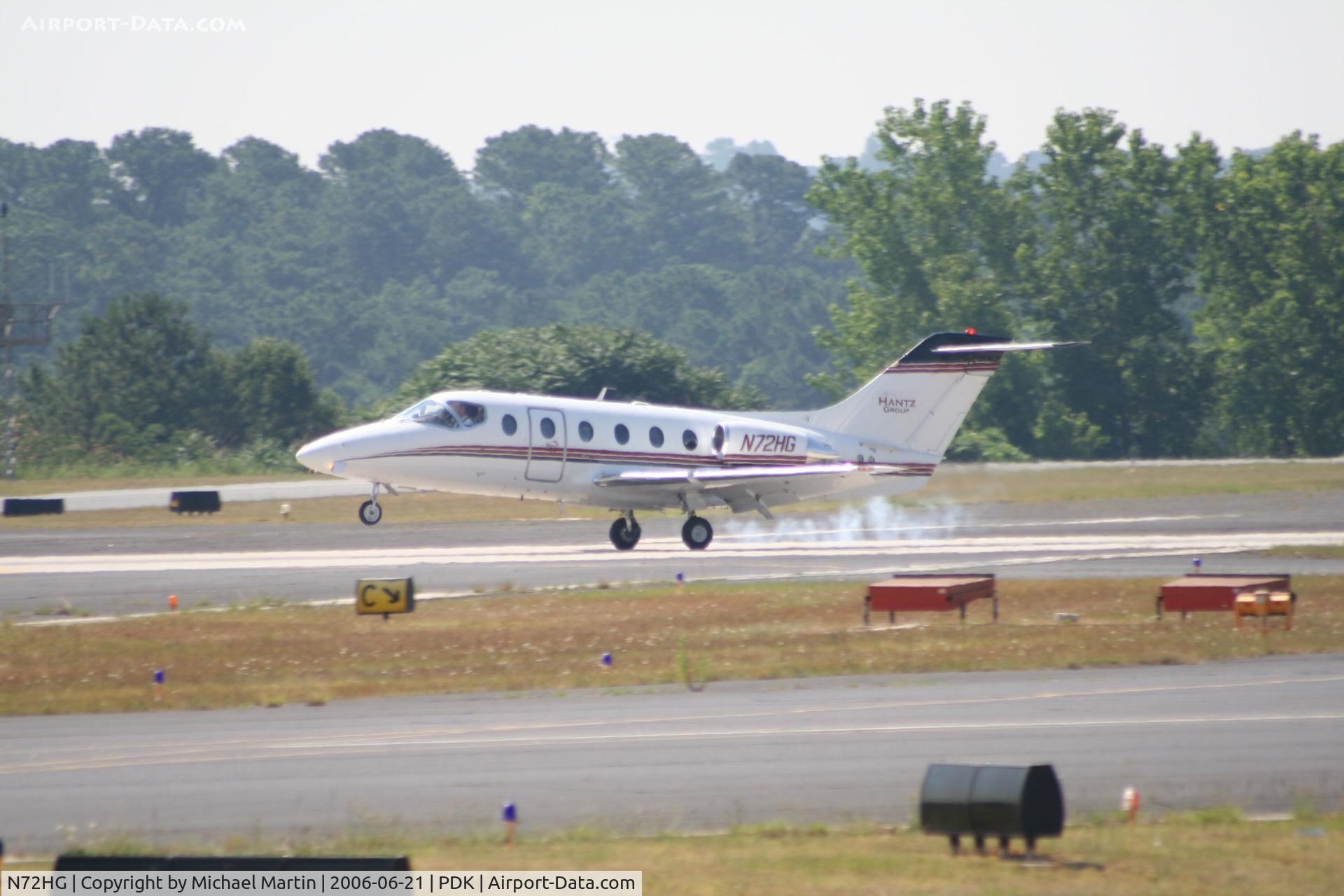 N72HG, 1986 Beech 400 Beechjet C/N RJ-11, Smoking Tires Landing 20R