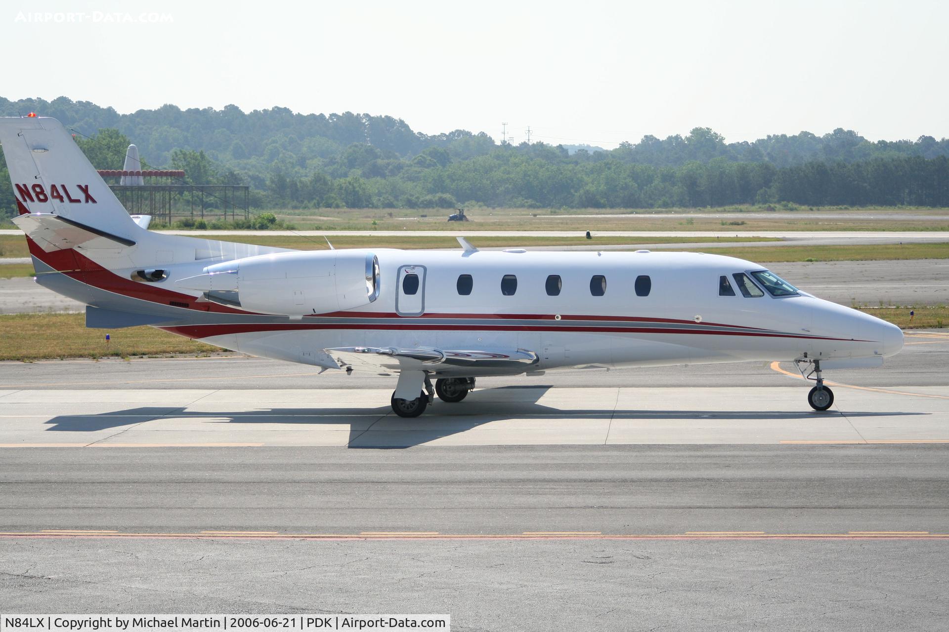 N84LX, 2001 Cessna 560XL C/N 560-5164, Taxing to Runway 20R