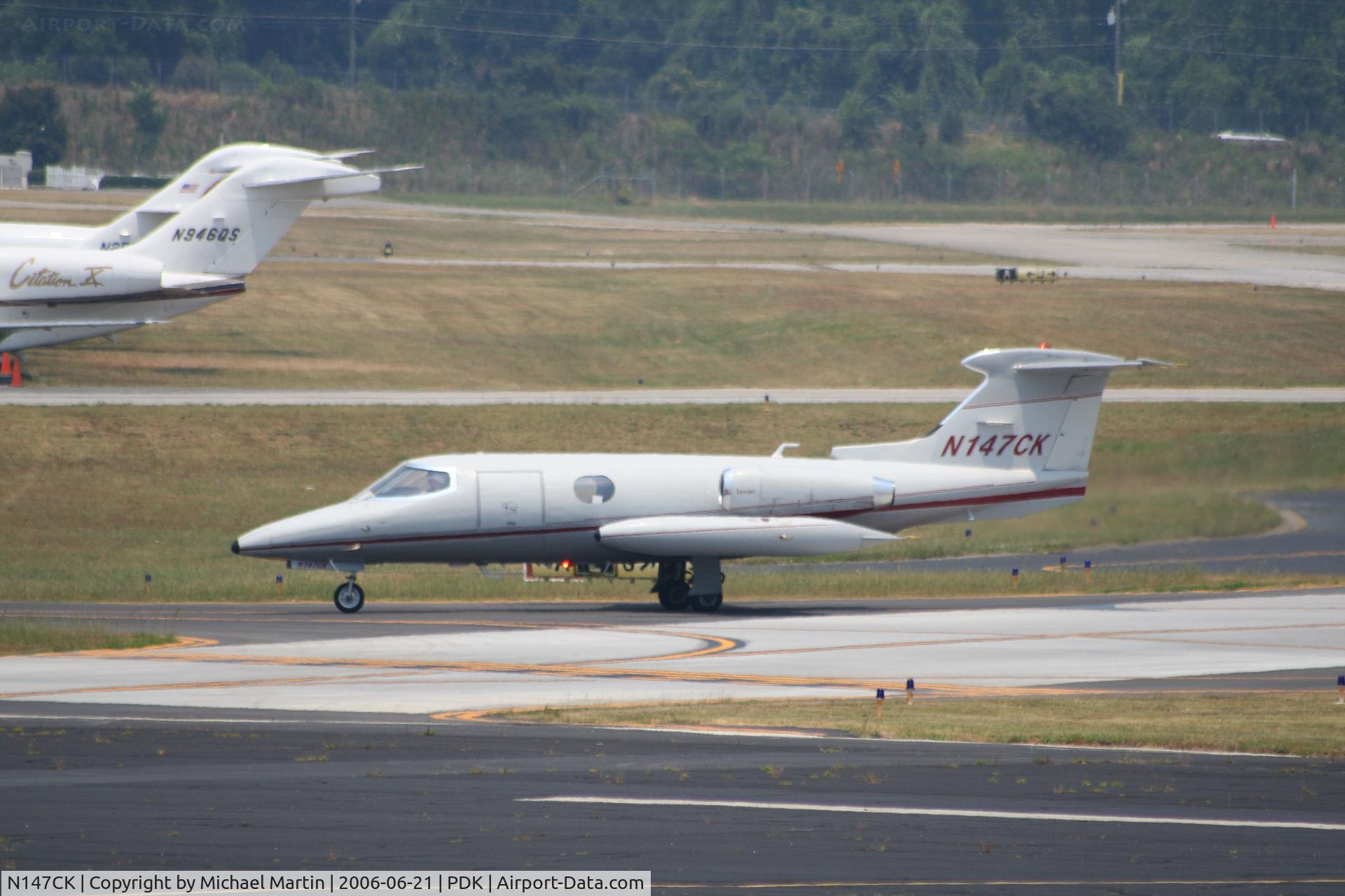 N147CK, 1967 Learjet Inc 24 C/N 147, Taxing to Jet Fueling for a top off