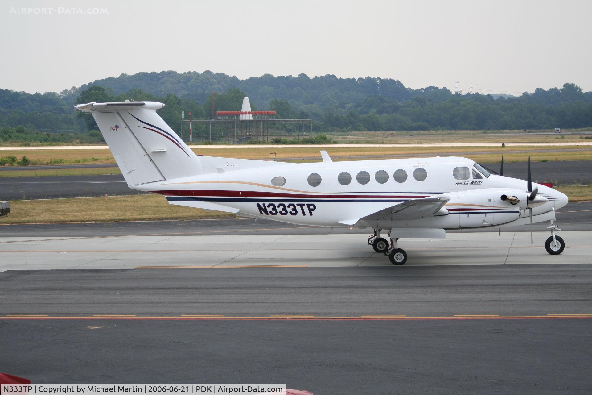 N333TP, 1988 Beech B200 King Air C/N BB-1292, Taxing to Runway 20R