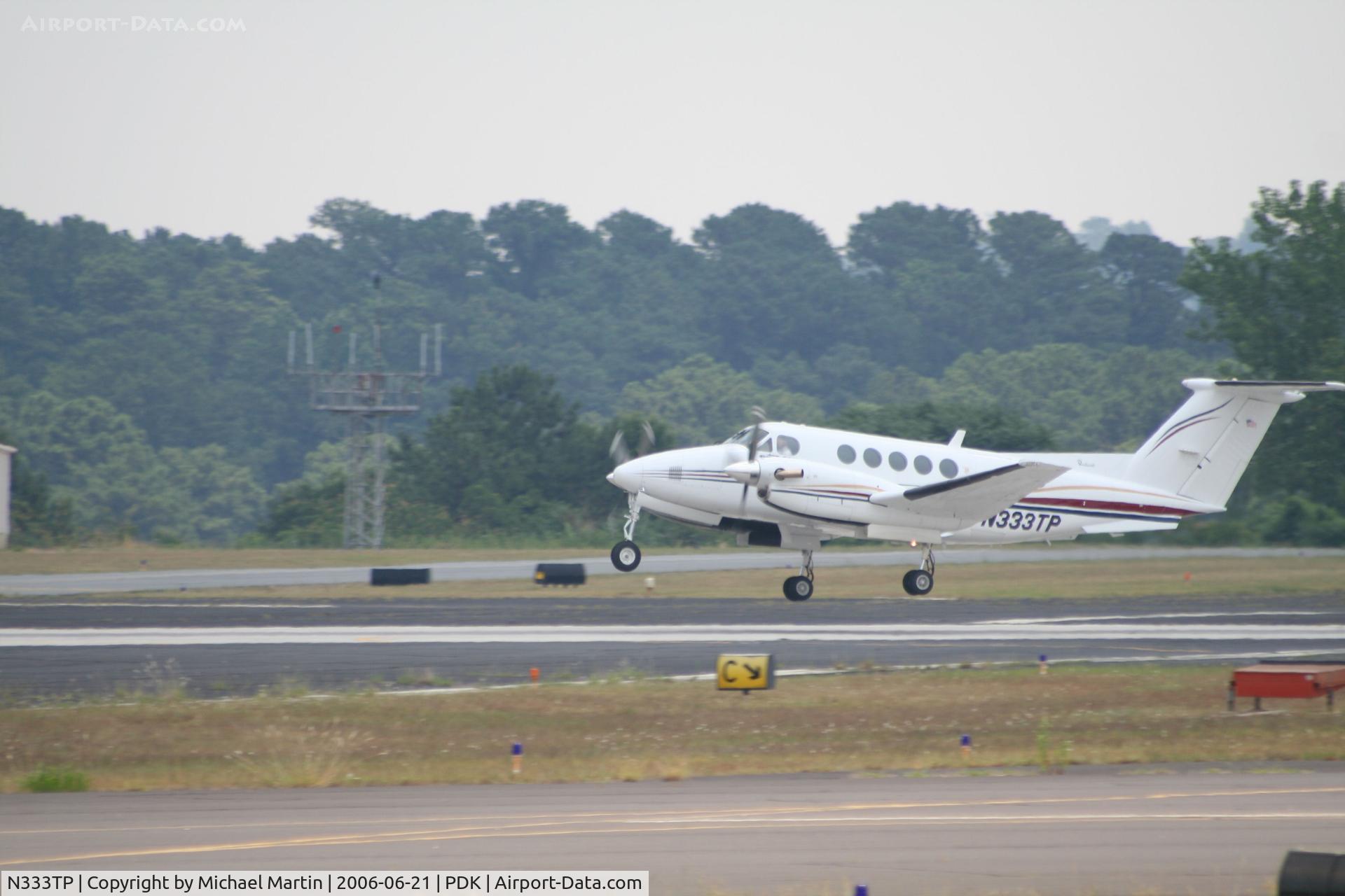 N333TP, 1988 Beech B200 King Air C/N BB-1292, Departing 20R