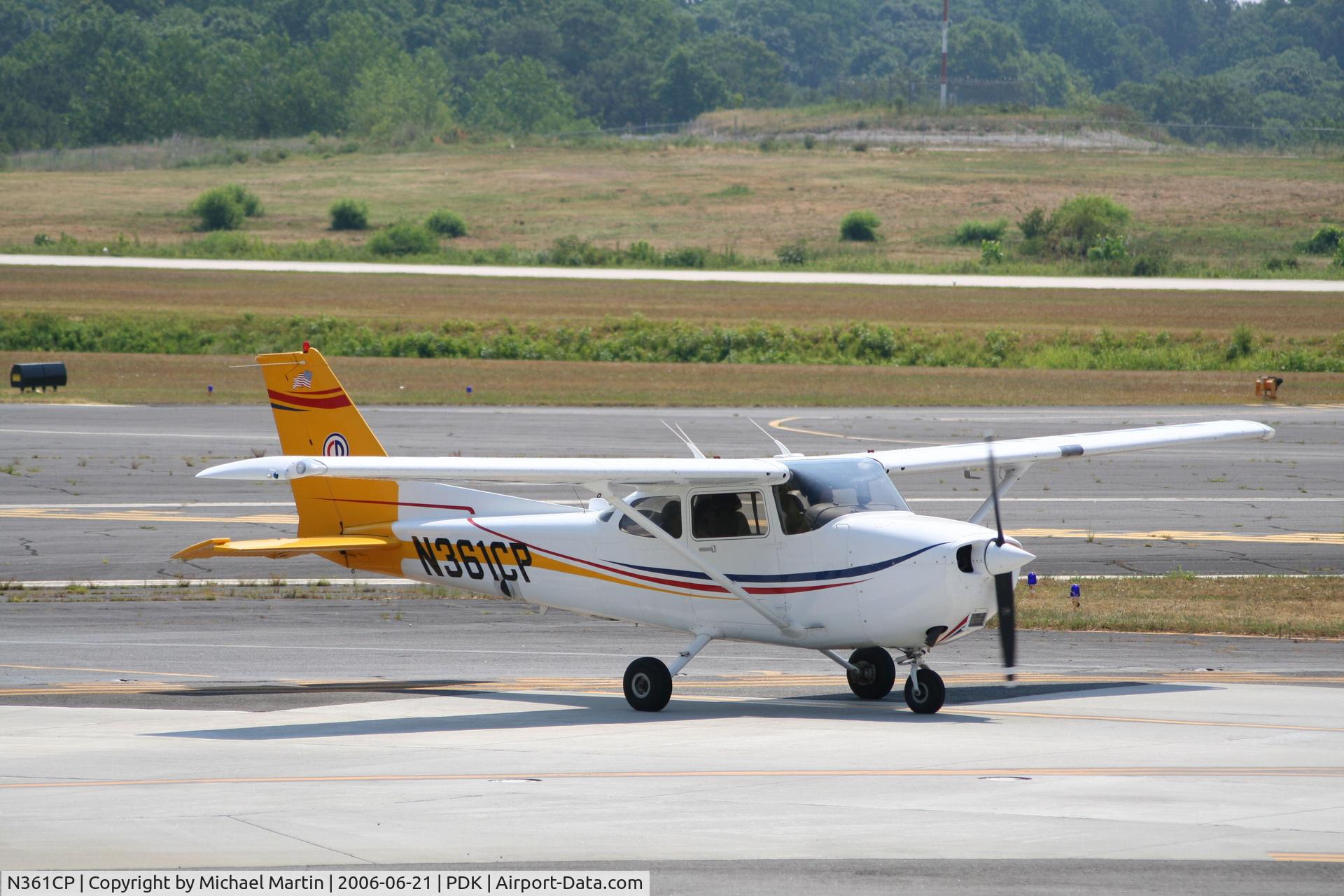 N361CP, 2001 Cessna 172S C/N 172S8840, Taxing to Runway 20L