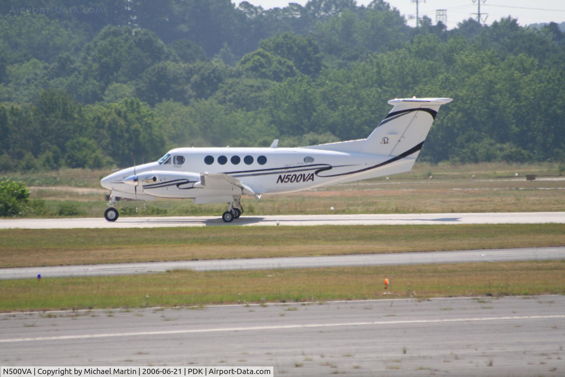 N500VA, Raytheon B200 King Air C/N BB-1941, Landing 20R