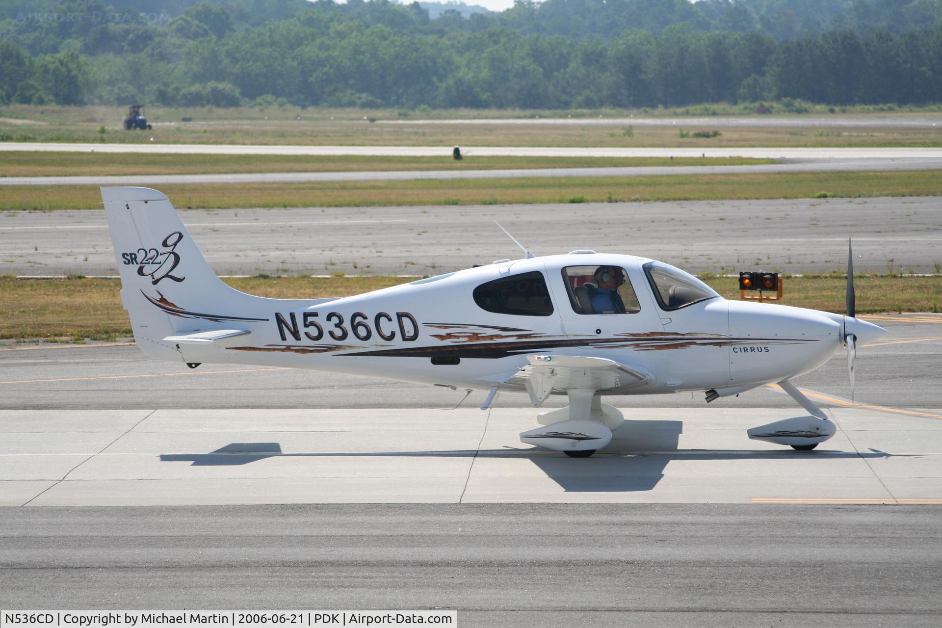 N536CD, 2006 Cirrus SR22 G2 C/N 1624, Taxing to Runway 20L
