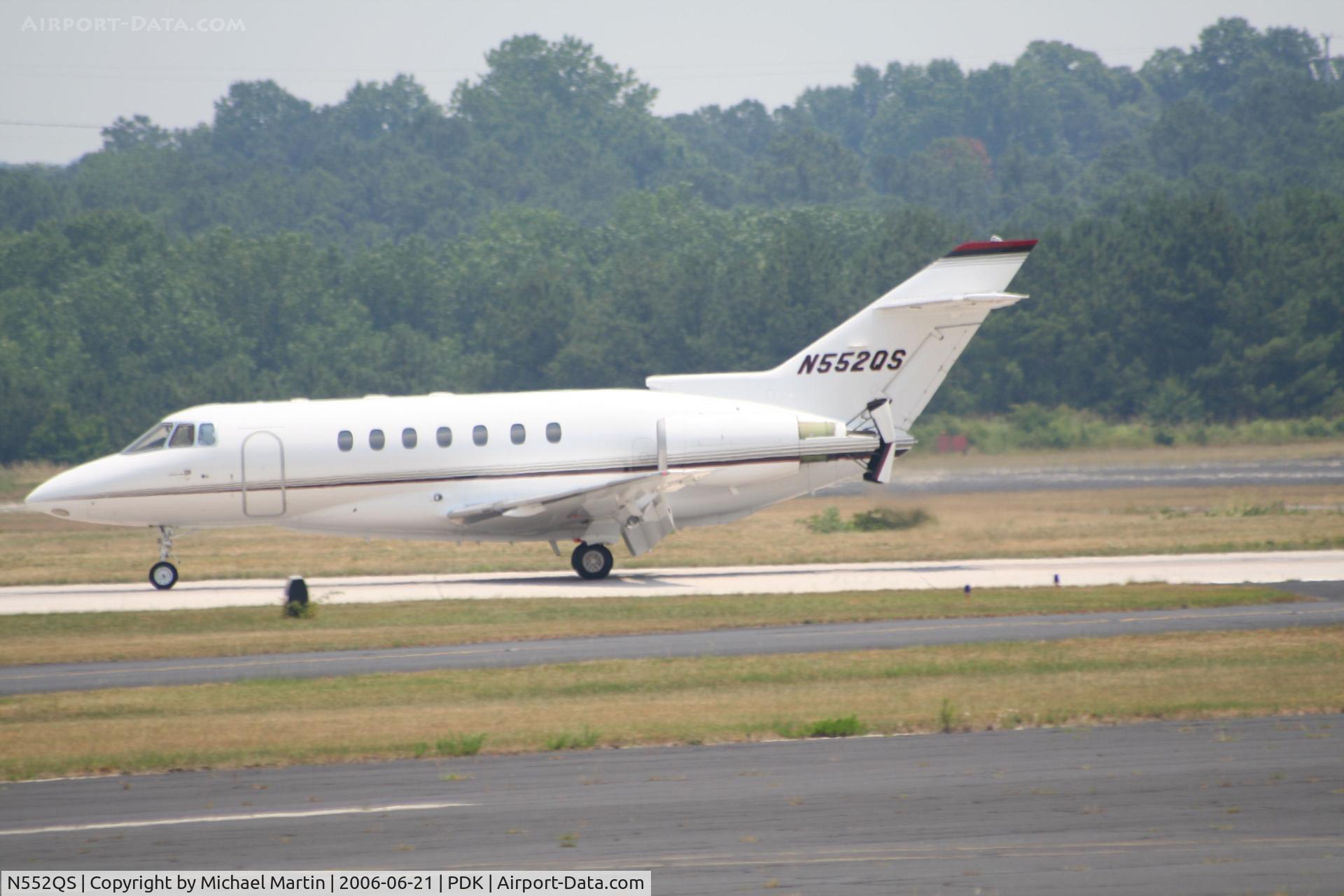 N552QS, 1997 Raytheon Hawker 1000 C/N 259052, Landing 20R with airbrakes extended