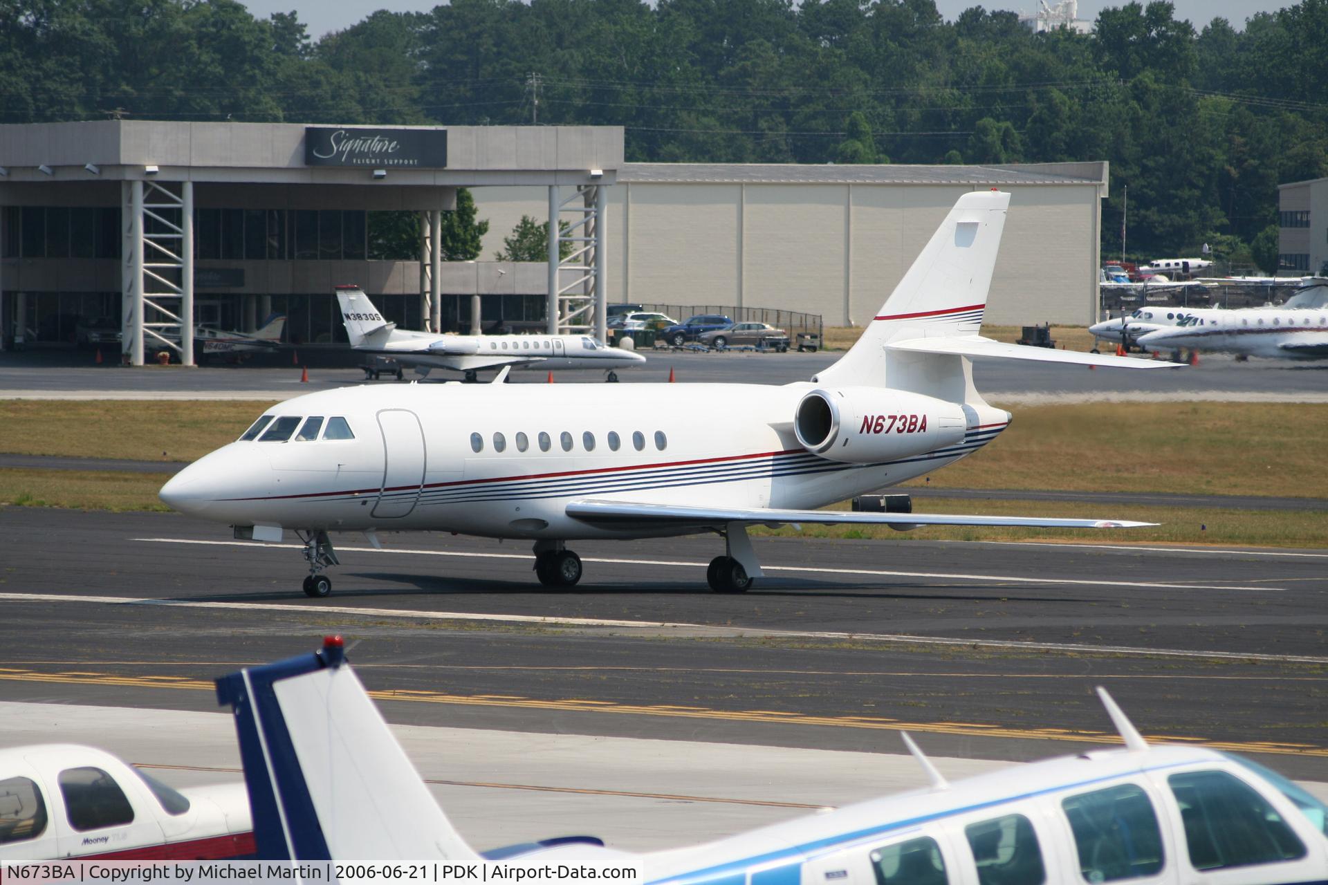 N673BA, 2001 Dassault Falcon 2000 C/N 173, Taxing to Epps Air Service