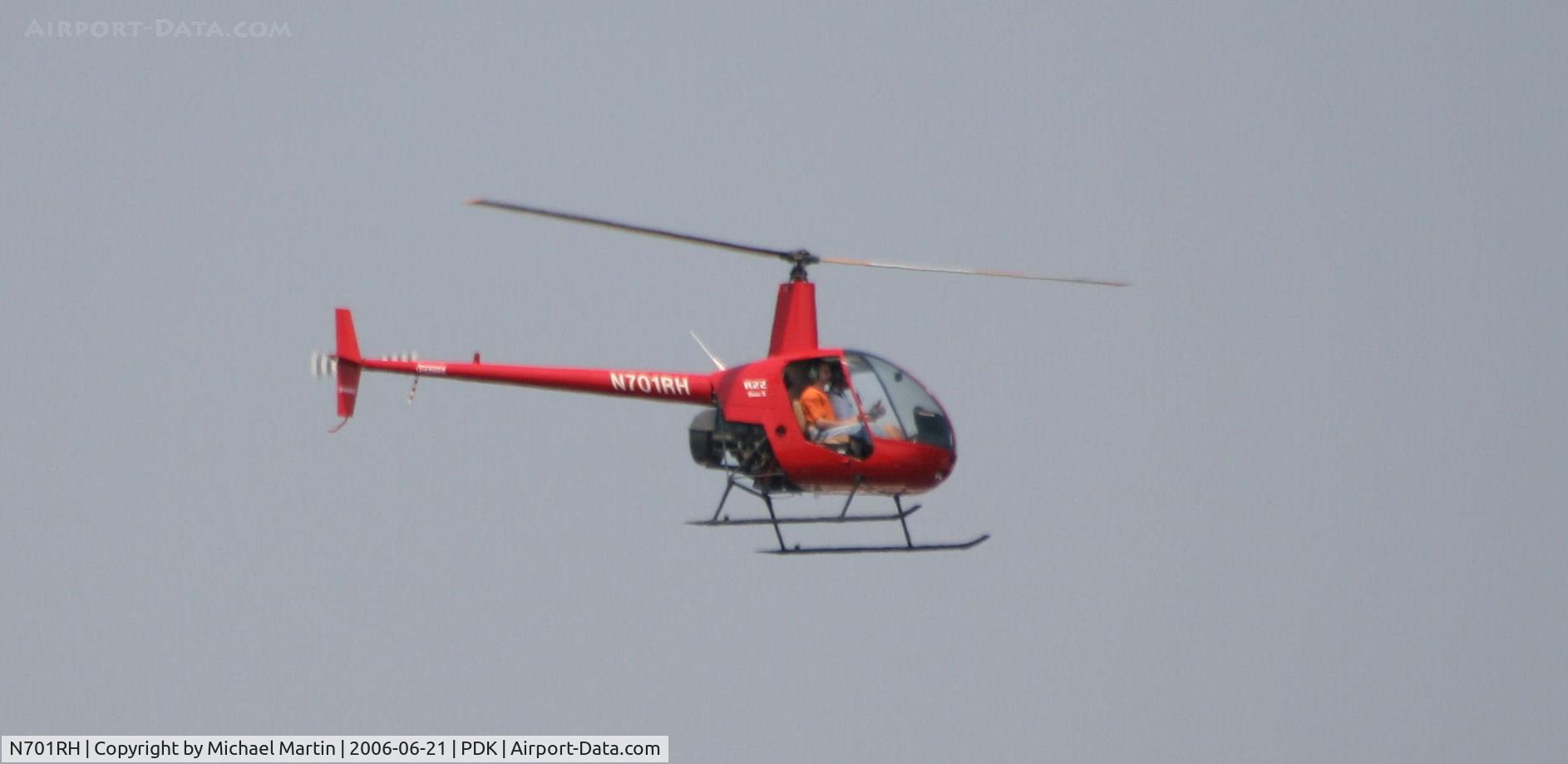 N701RH, 1997 Robinson R22 BETA C/N 2701, Helo overhead airport.
