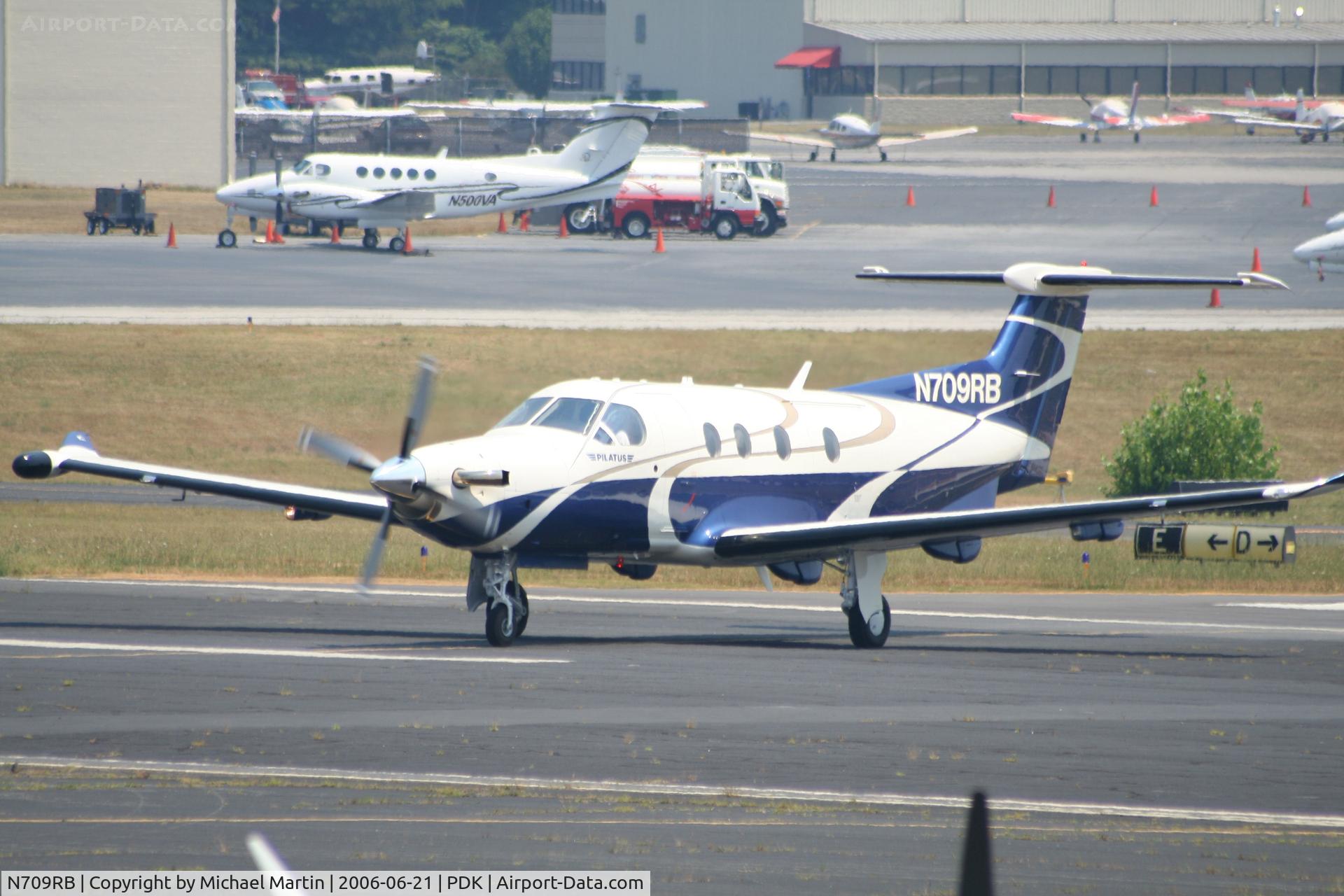N709RB, 2006 Pilatus PC-12/47 C/N 709, Taxing to Epps Air Service