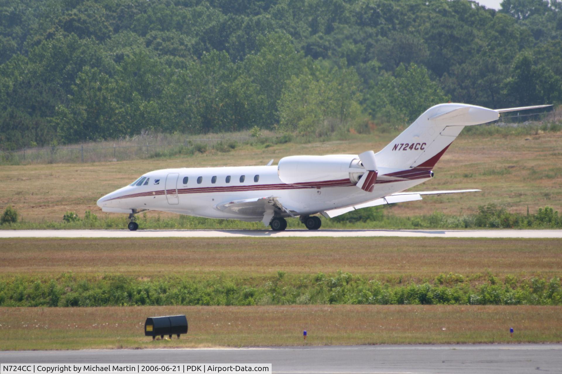 N724CC, 1998 Cessna 750 Citation X Citation X C/N 750-0062, Landing 20R with airbrakes extended